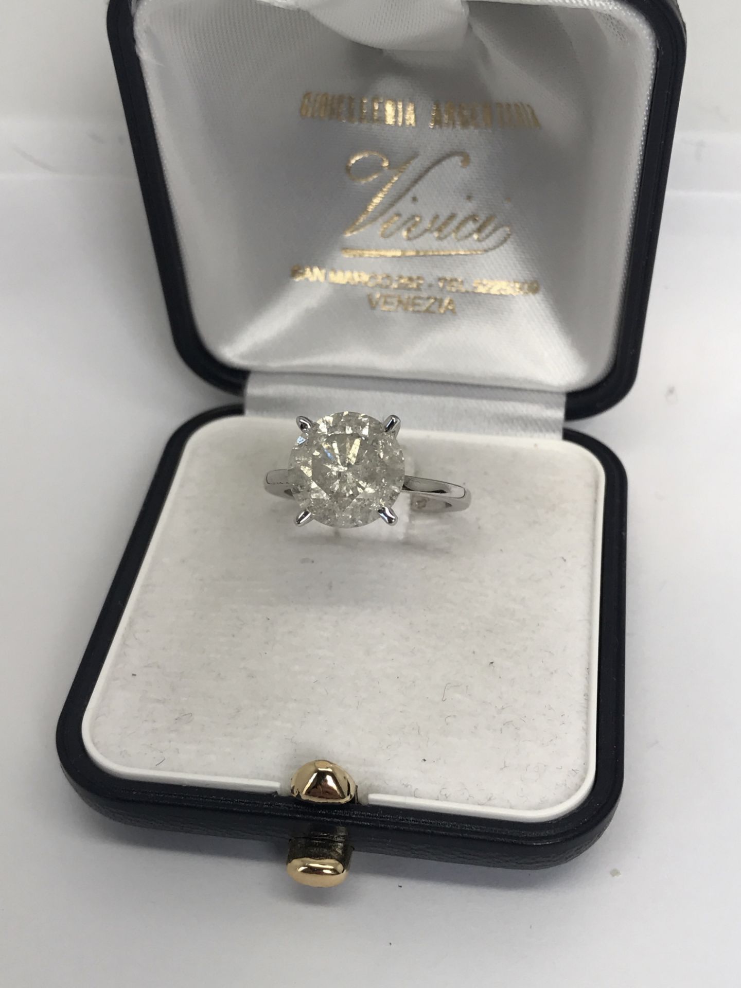 STUNNING 5.12ct DIAMOND SOLITAIRE RING