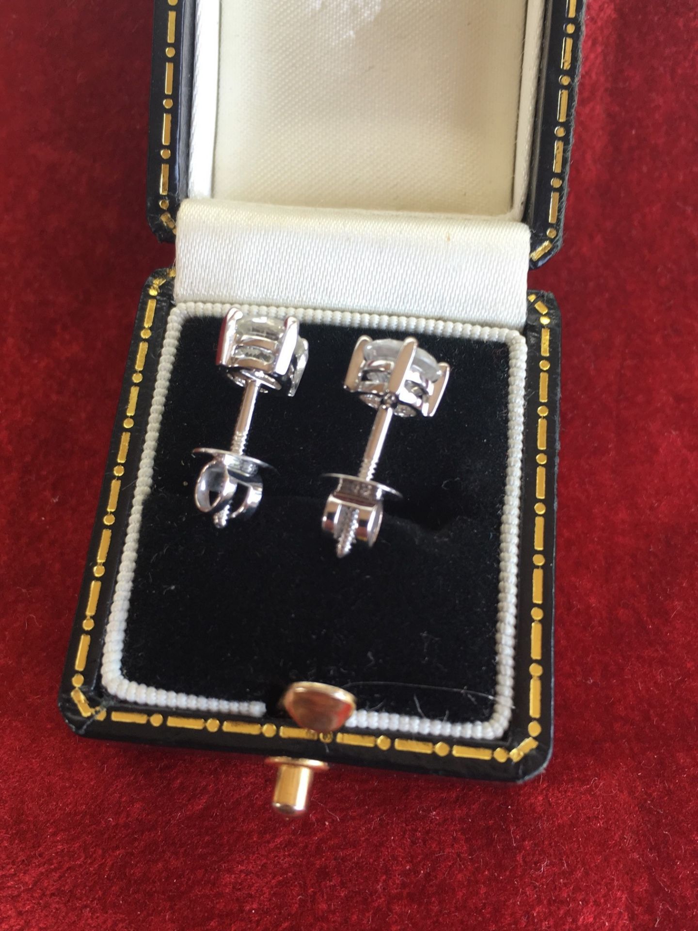 2.00ct DIAMOND SOLITAIRE EARRINGS WITH SCREWBACKS FOR SECURITY (APPROX 1.00ct EACH EARRING) - Image 2 of 2