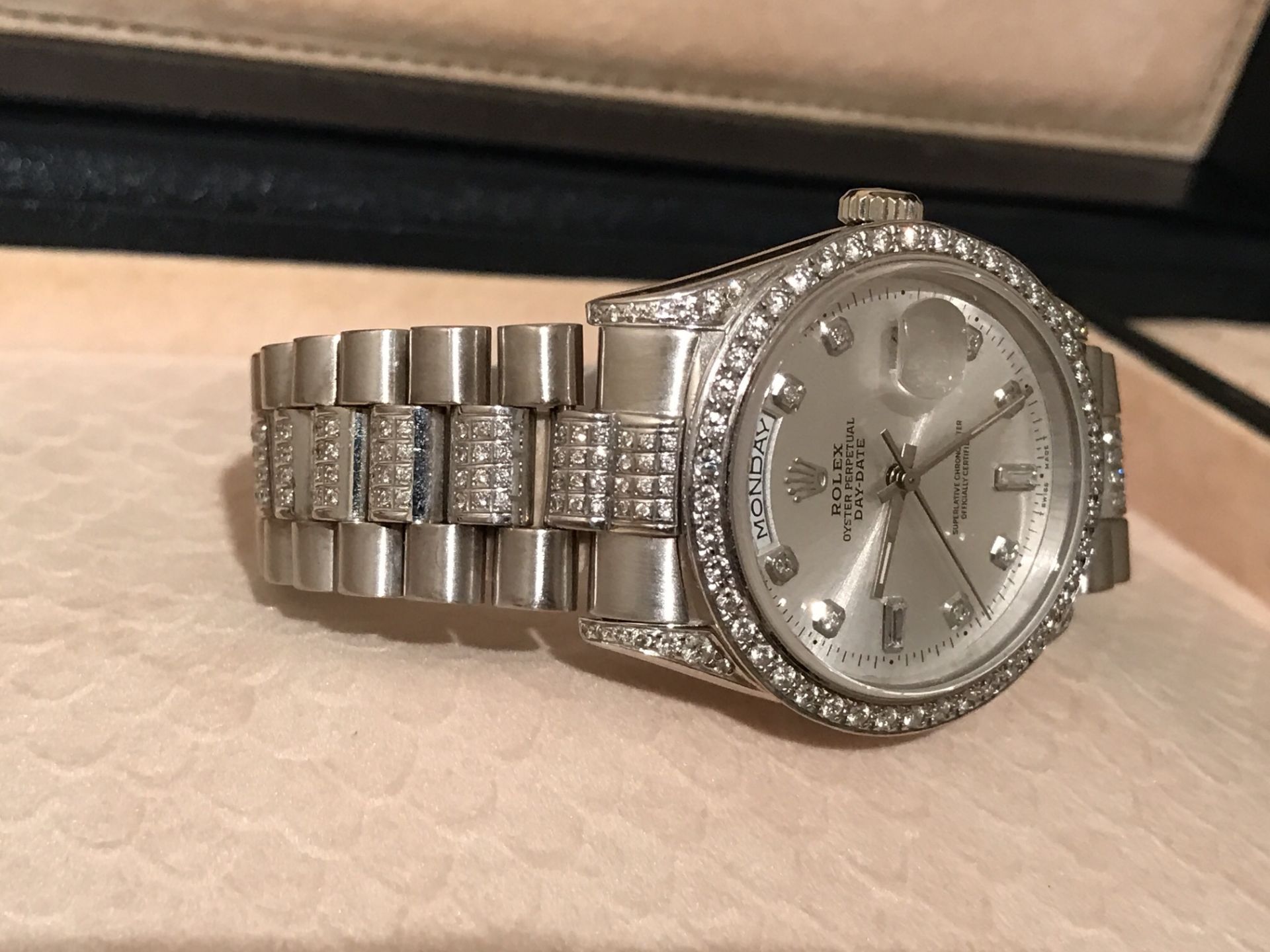 18ct WHITE GOLD ROLEX DIAMOND SET WATCH WITH BOX - Image 6 of 9