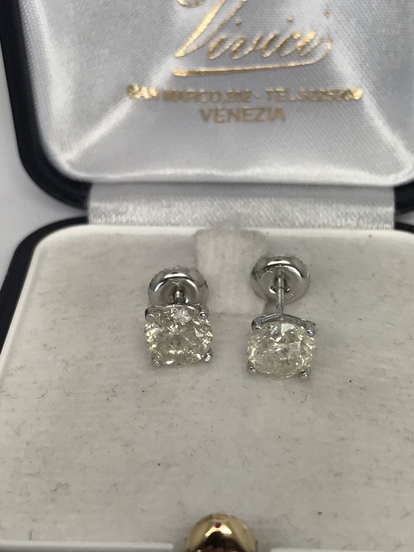 2,72ct DIAMOND SOLITAIRE EARRINGS (APPROX 1.36ct EACH EARRING) SCREW BACK - Image 2 of 2