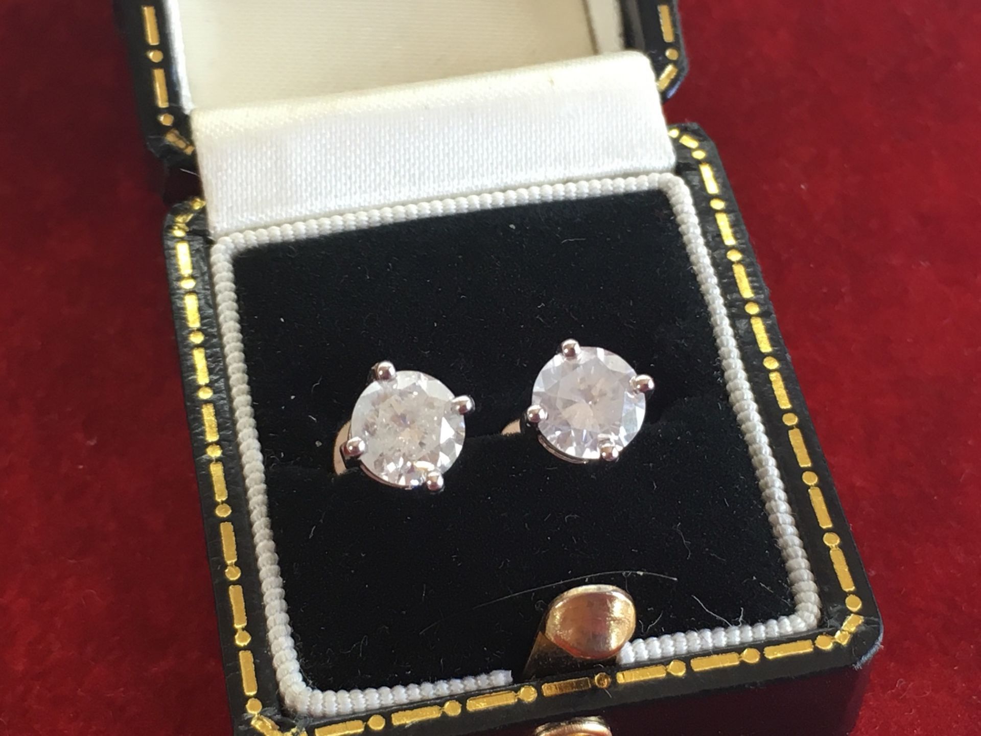 2.00ct DIAMOND SOLITAIRE EARRINGS WITH SCREWBACKS FOR SECURITY (APPROX 1.00ct EACH EARRING)