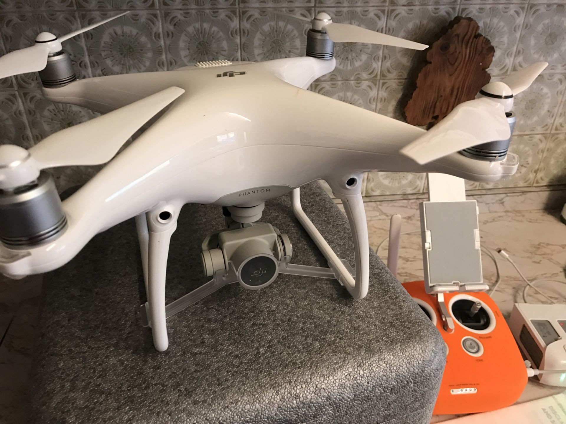 DJI PHANTOM 4 DRONE WITH 2 x BATTERIES + REMOTE + BOX - Image 2 of 5