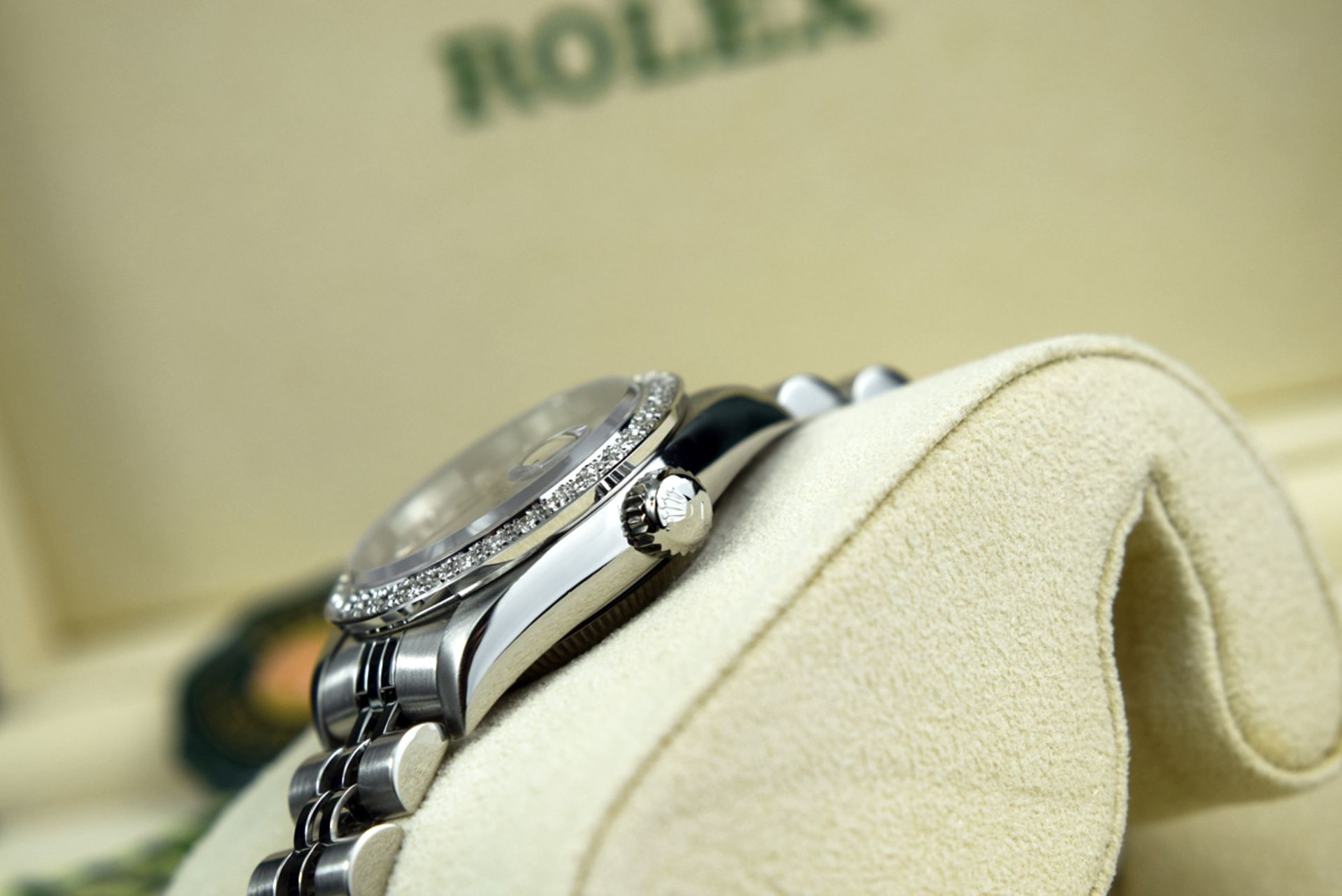 Rolex Steel & 18k White Gold *Diamond Encrusted* Lady DateJust with Silver Grey Diamond Dial - Image 7 of 12