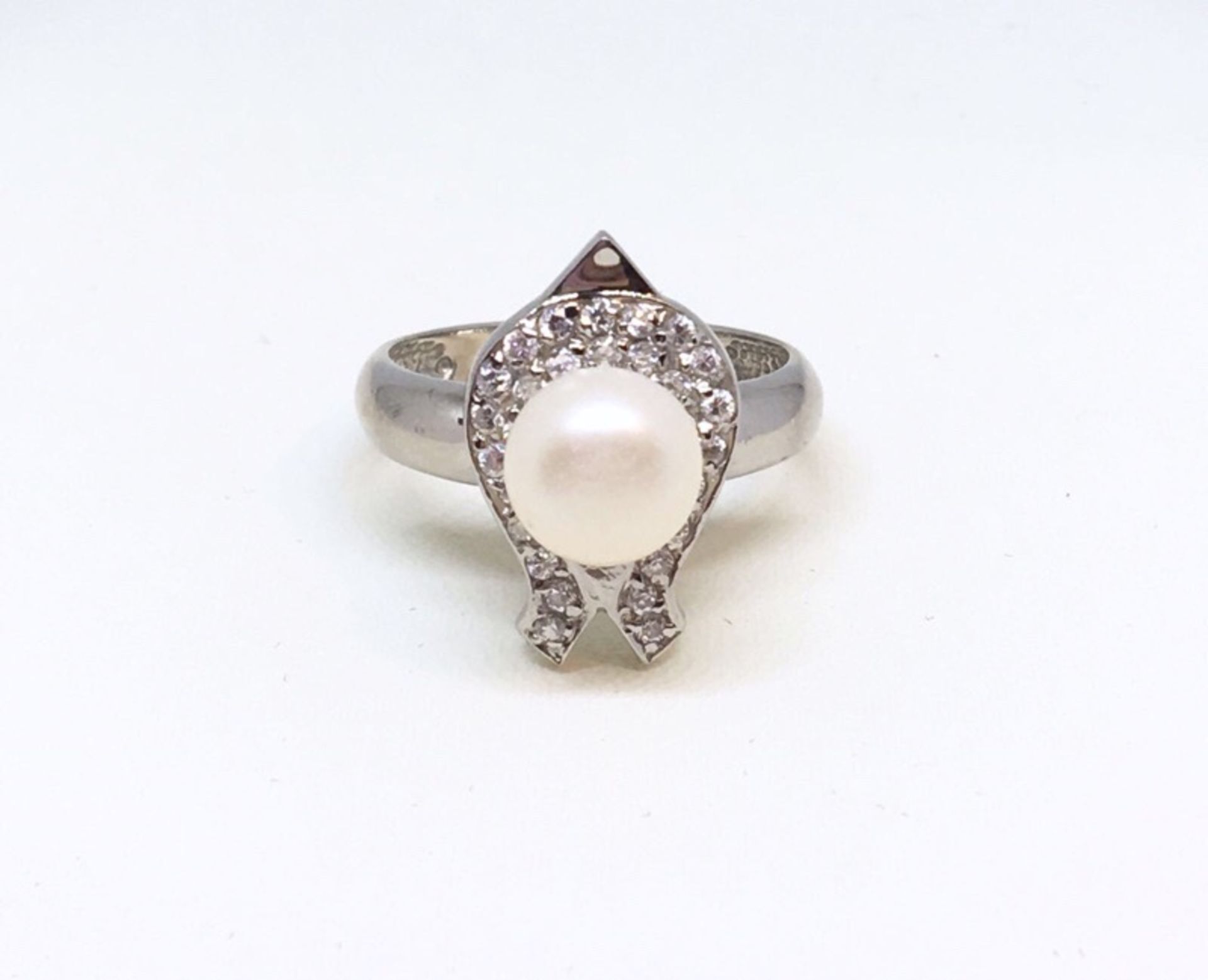 18ct WHITE GOLD WHITE STONE & PEARL RING - Image 2 of 5