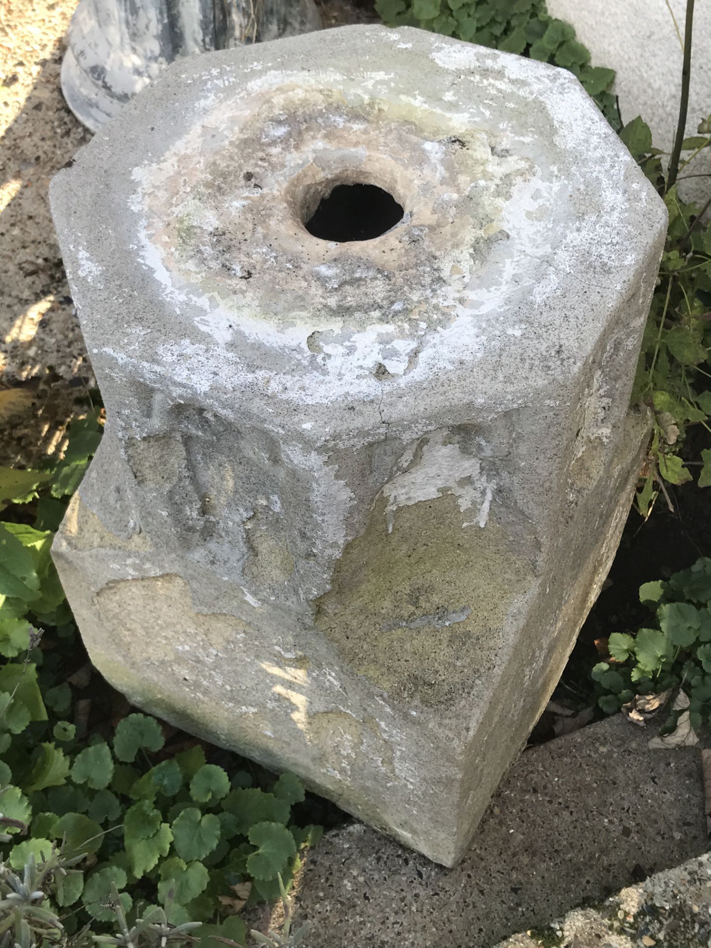 PAIR OF CONCRETE STANDS APPROX 2ft HIGH - Image 4 of 4
