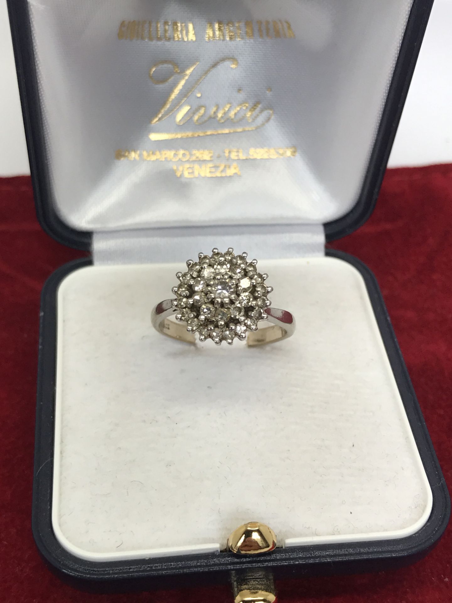 18ct WHITE GOLD DIAMOND CLUSTER RING - Bild 2 aus 2