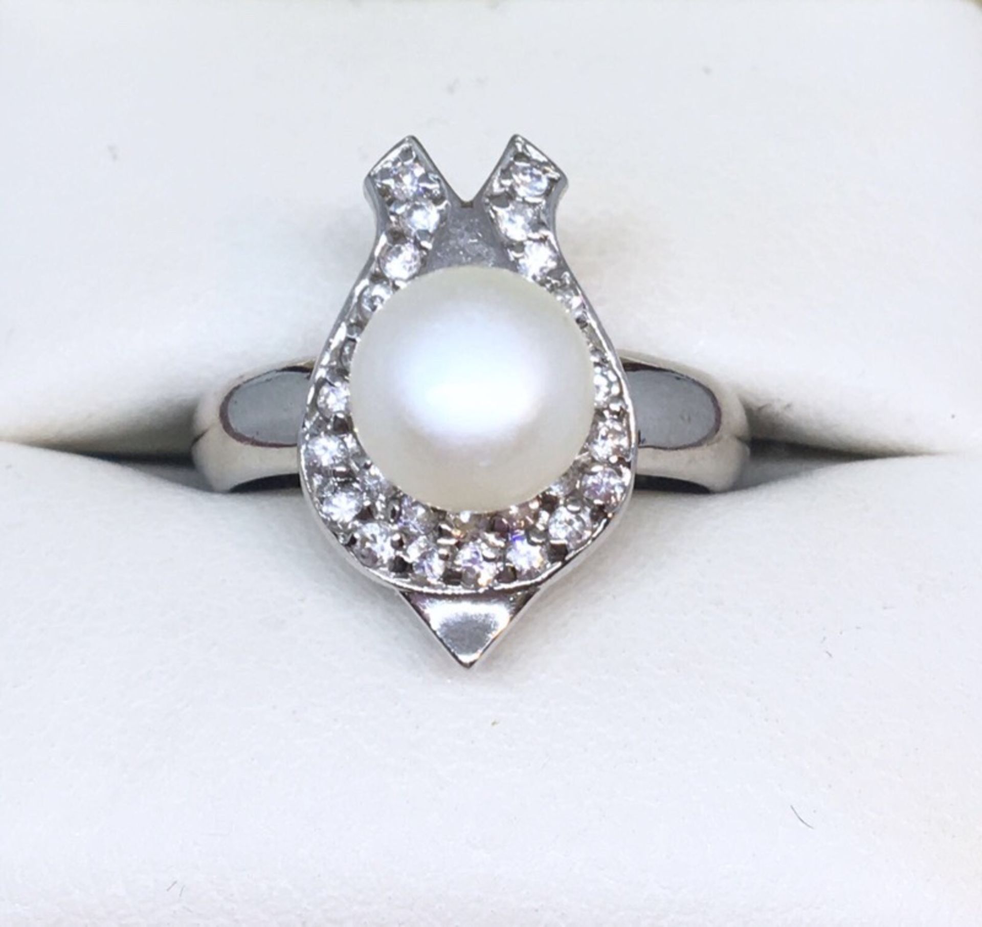 18ct WHITE GOLD WHITE STONE & PEARL RING