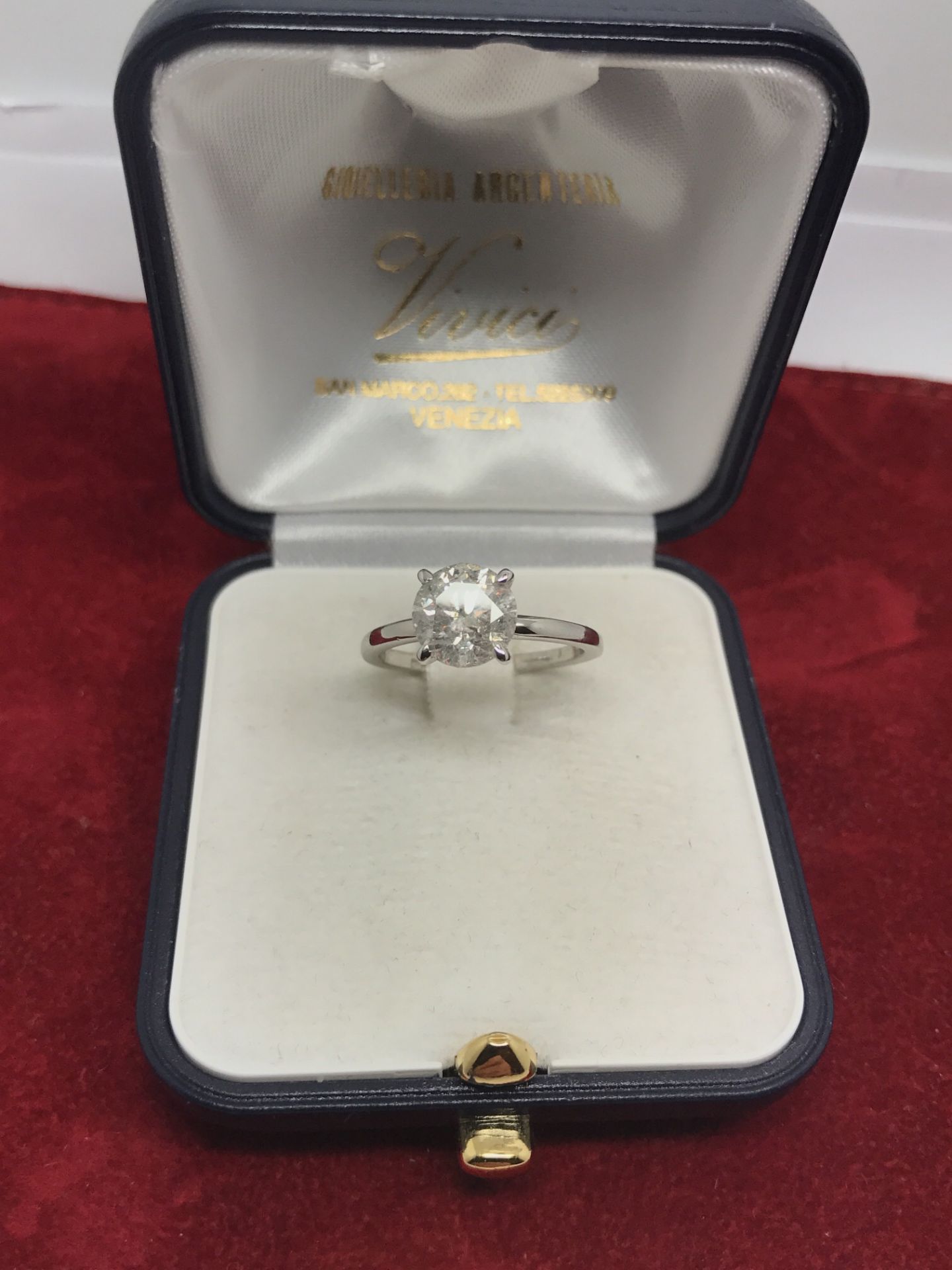 2.01ct DIAMOND SOLITAIRE RING - Image 2 of 4