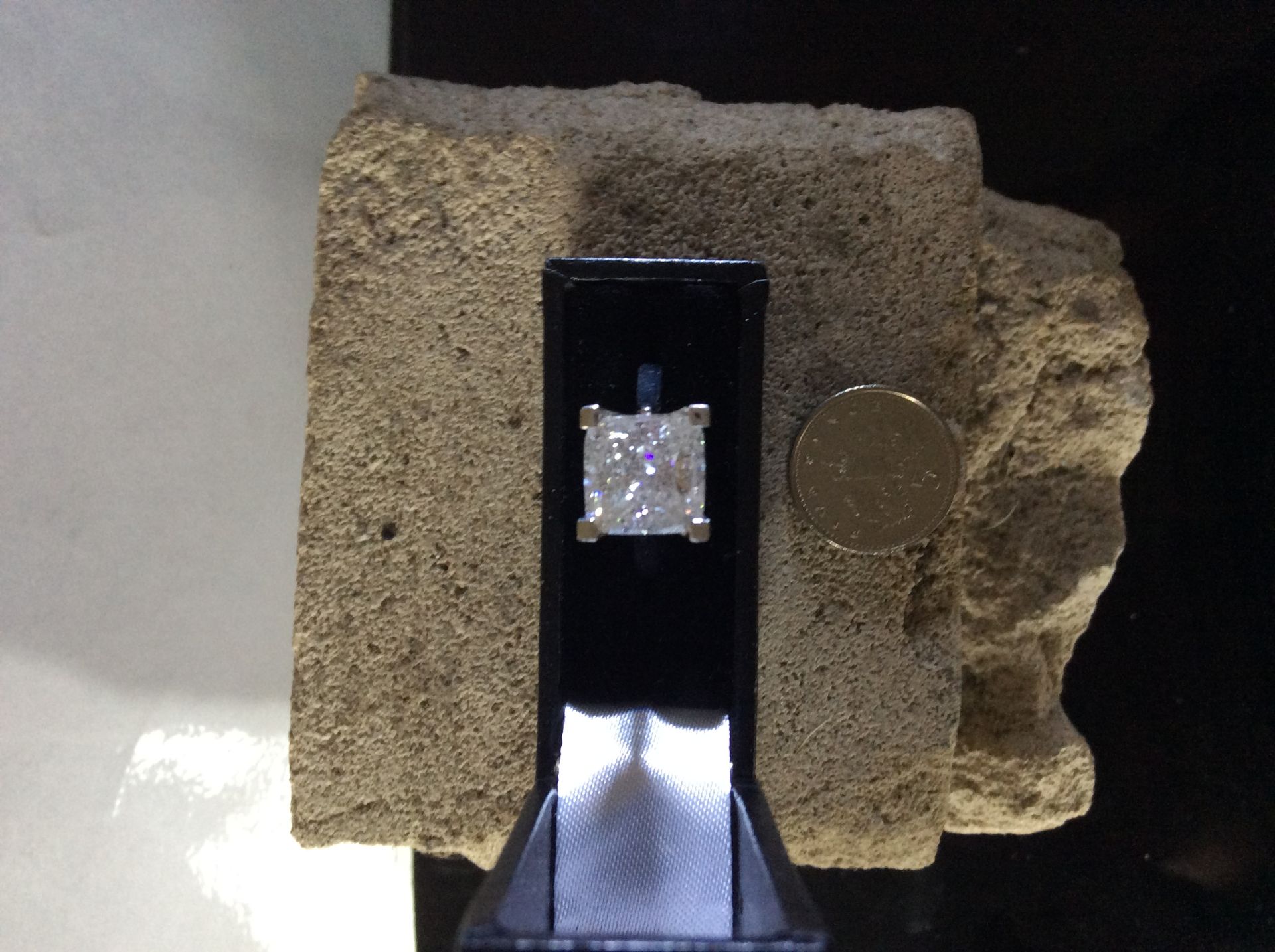 APPROX 4.00ct PRINCESS CUT DIAMOND RING SET IN PLATINUM