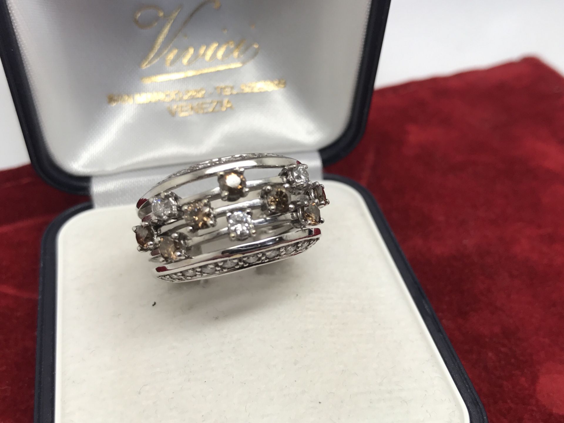 FINE WHITE & CHOCOLATE DIAMOND RING SET IN WHITE METAL - TESTED AS 18ct WHITE GOLD - Image 2 of 5