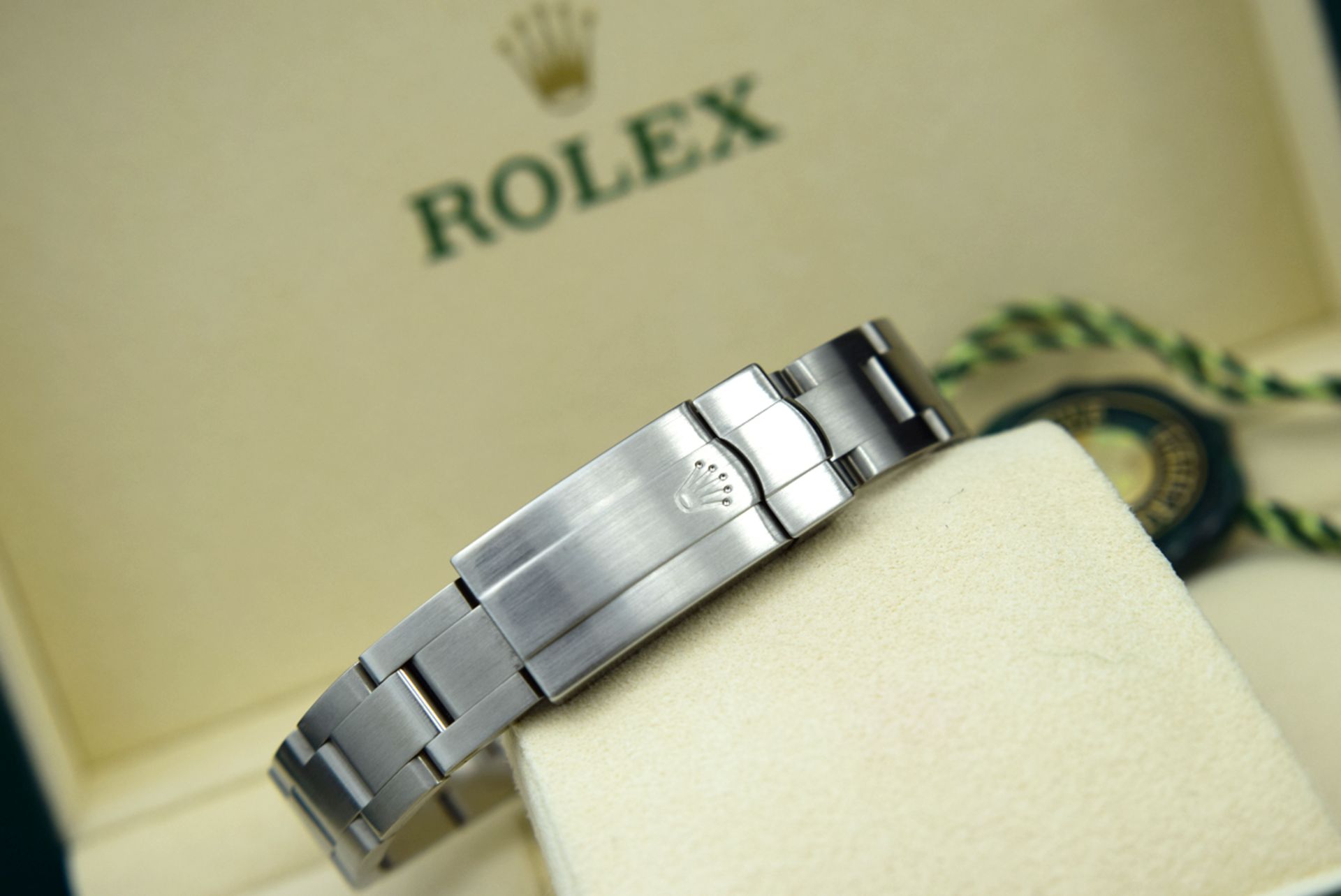 ♛ ROLEX - OYSTER PERPETUAL 26 - STEEL / BLACK DIAL (176200) - Image 6 of 8