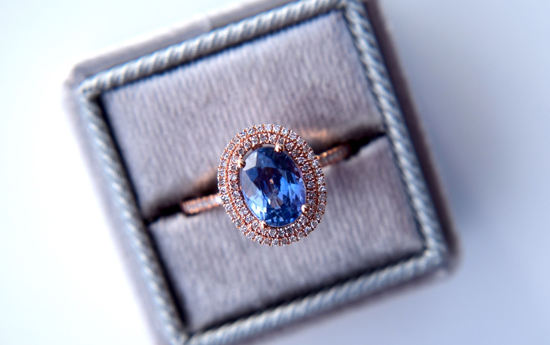 *Beautiful* 2.00ct Blue Sapphire & Diamond Halo Ring - Rose Gold Setting - Image 5 of 5