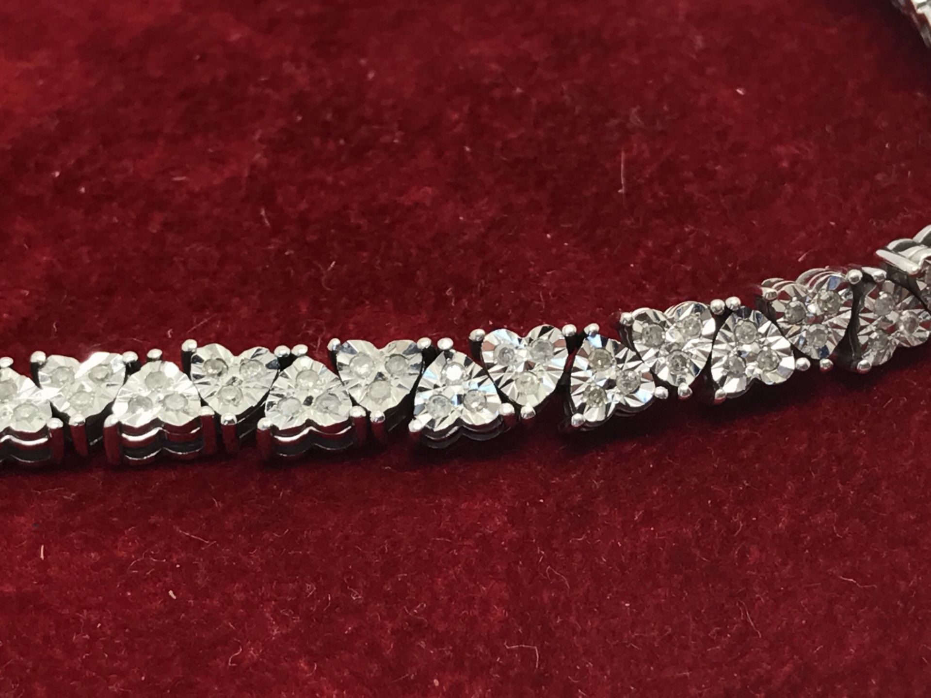 9ct WHITE GOLD HEART DIAMOND BRACELET - Image 2 of 2