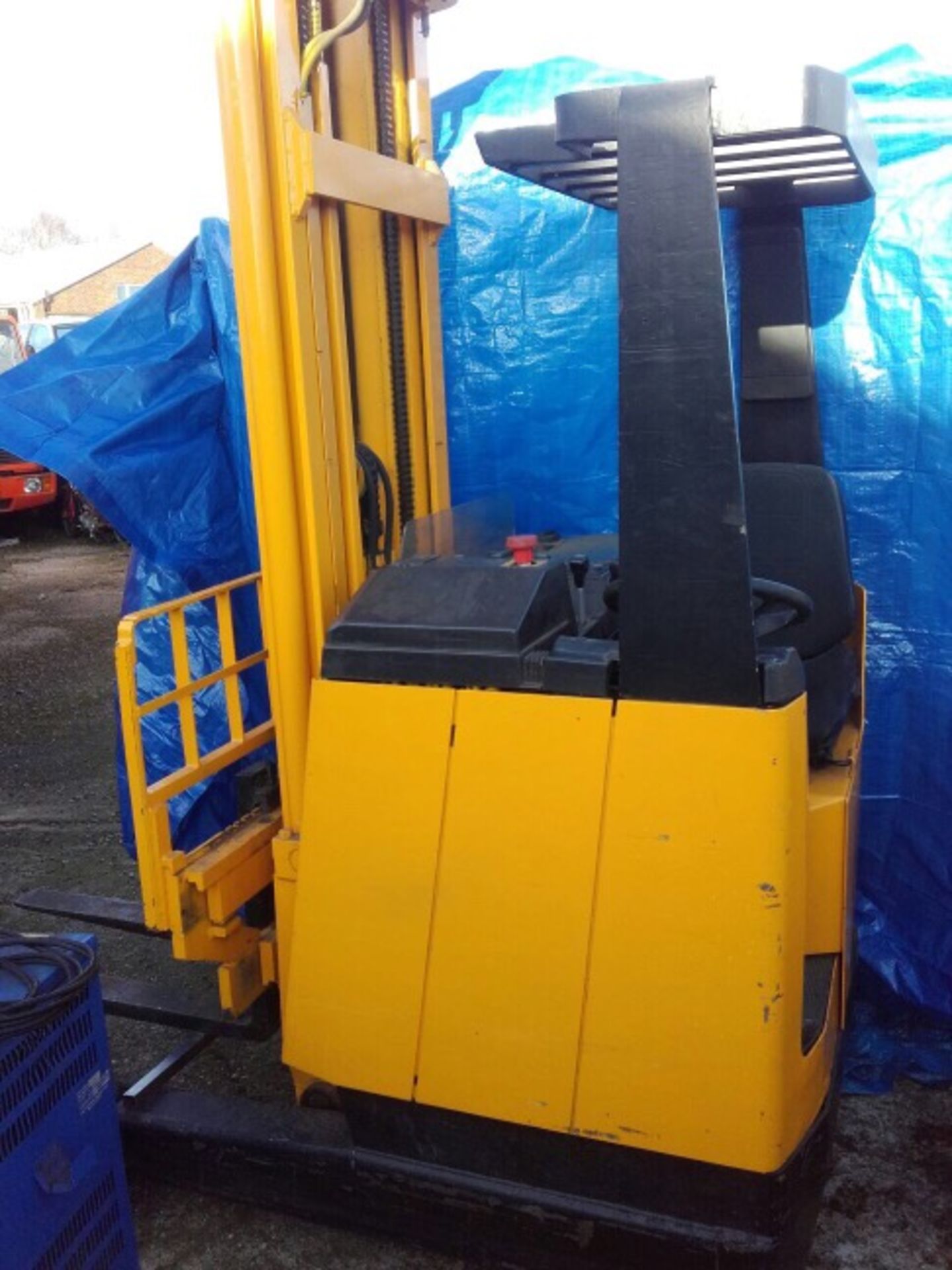 JUNGHEINRICH ELECTRIC REACH TRUCK FORKLIFT WITH CHARGER - NO VAT - Image 2 of 10