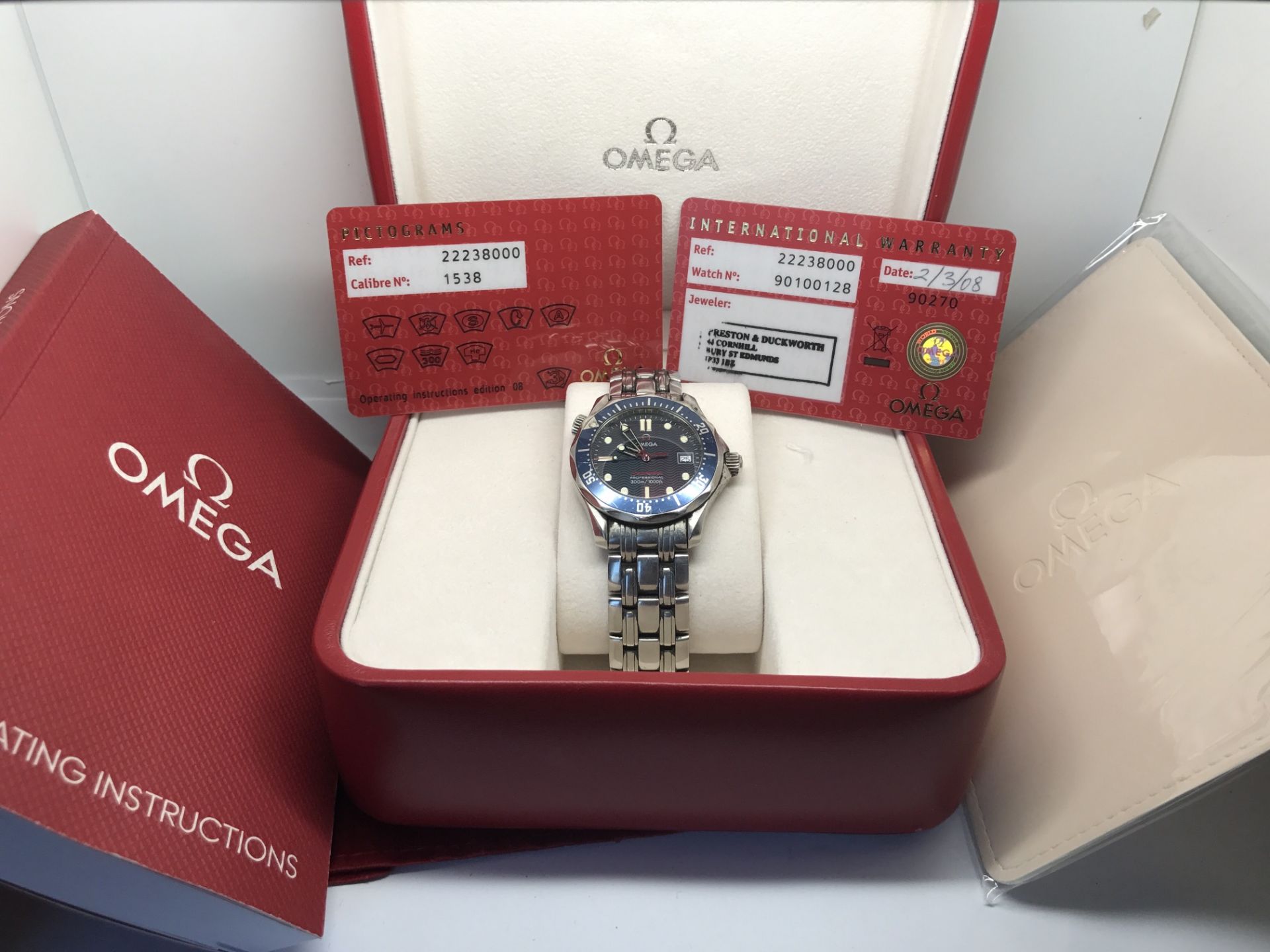 GENTS OMEGA SEAMASTER WITH BOX + CARDS