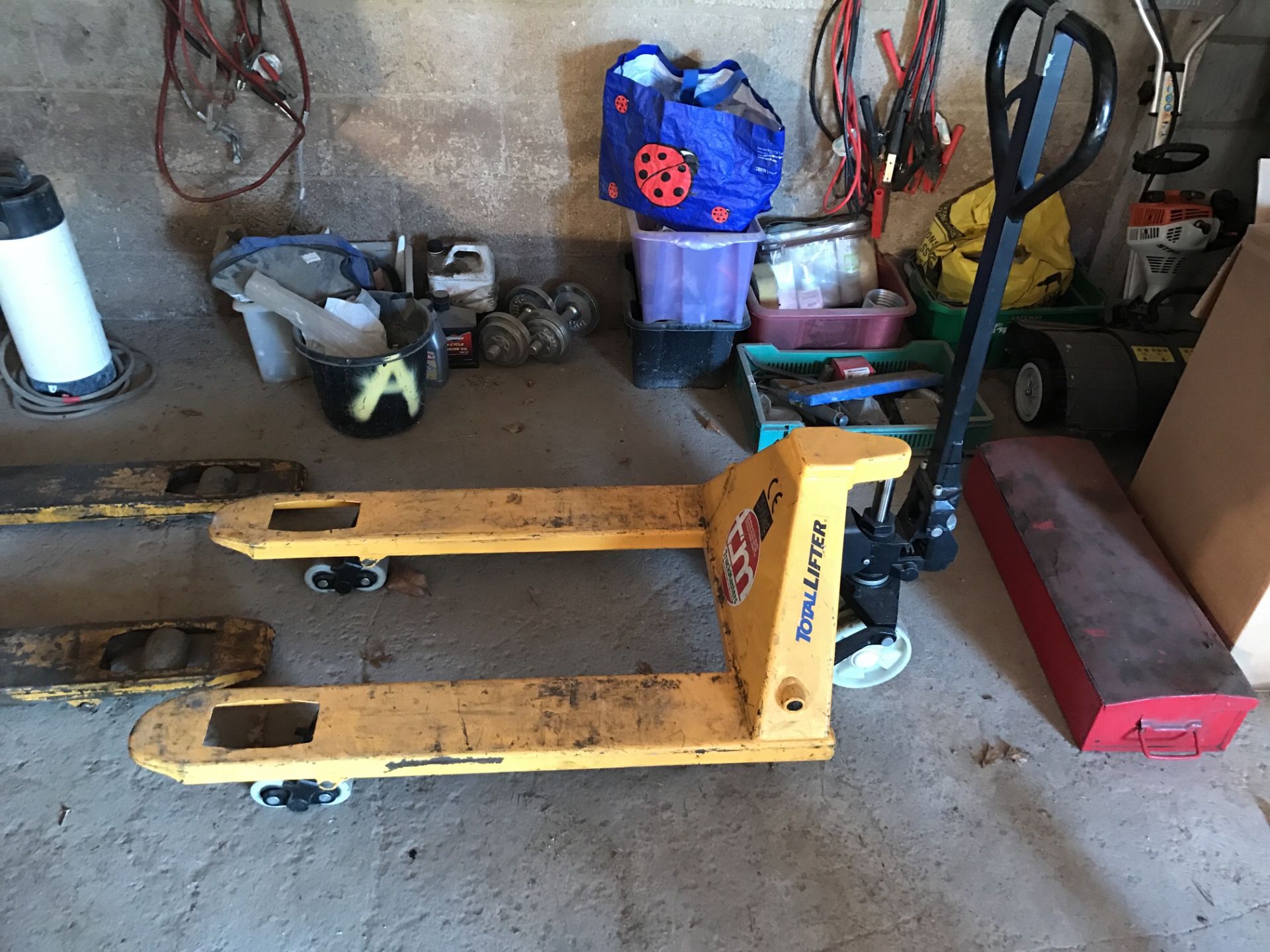 TOTAL LIFTER PALLET TRUCK - Image 2 of 2