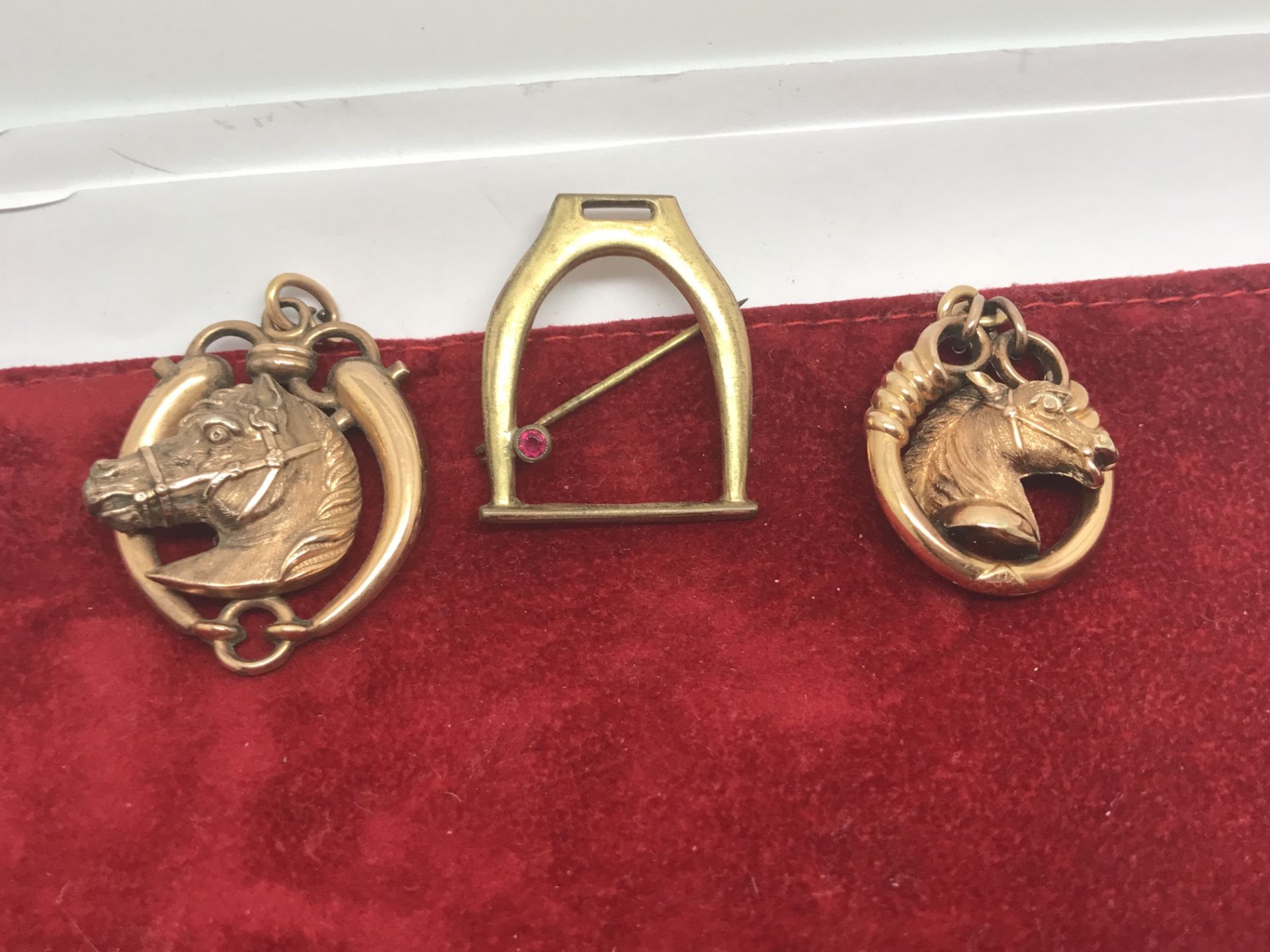 GOLD COLOURED HORSE ITEMS - Image 2 of 2