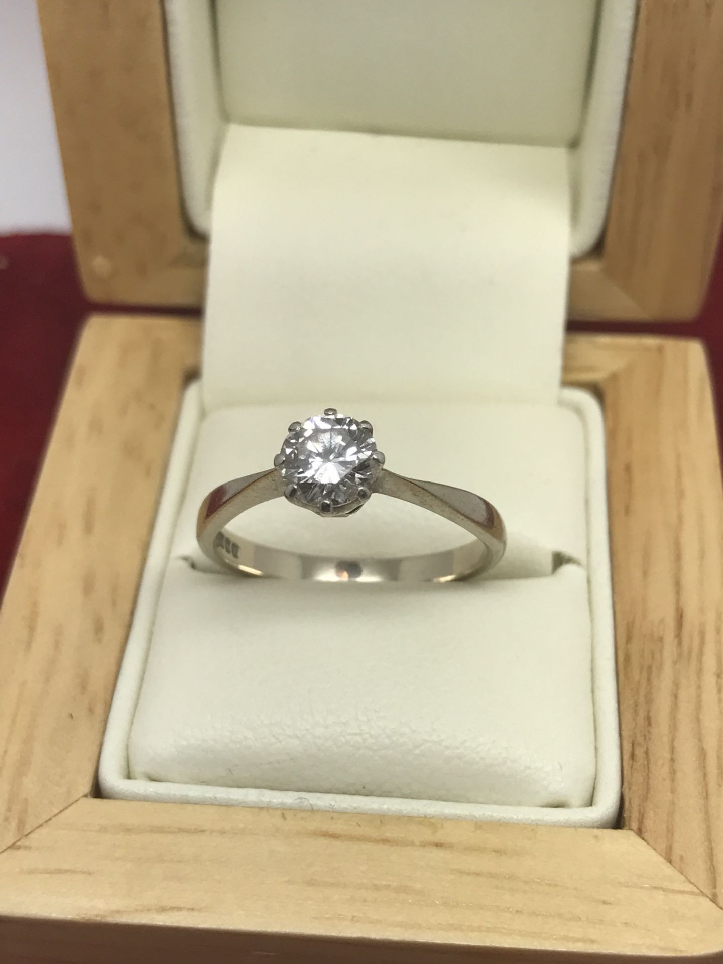 APPROX 0.75ct DIAMOND SOLITAIRE SET IN 18ct GOLD