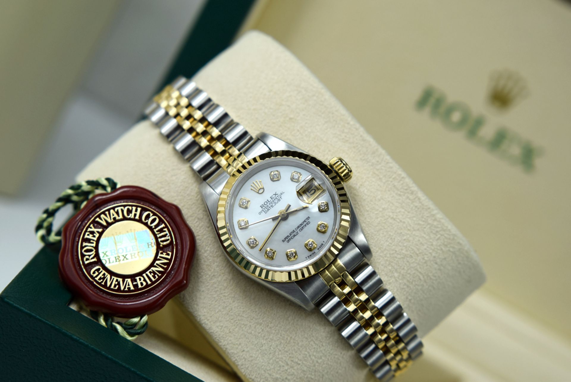 ROLEX *DIAMOND* LADY DATEJUST - 18K GOLD & STEEL with WHITE MOP DIAMOND DIAL - Image 6 of 15