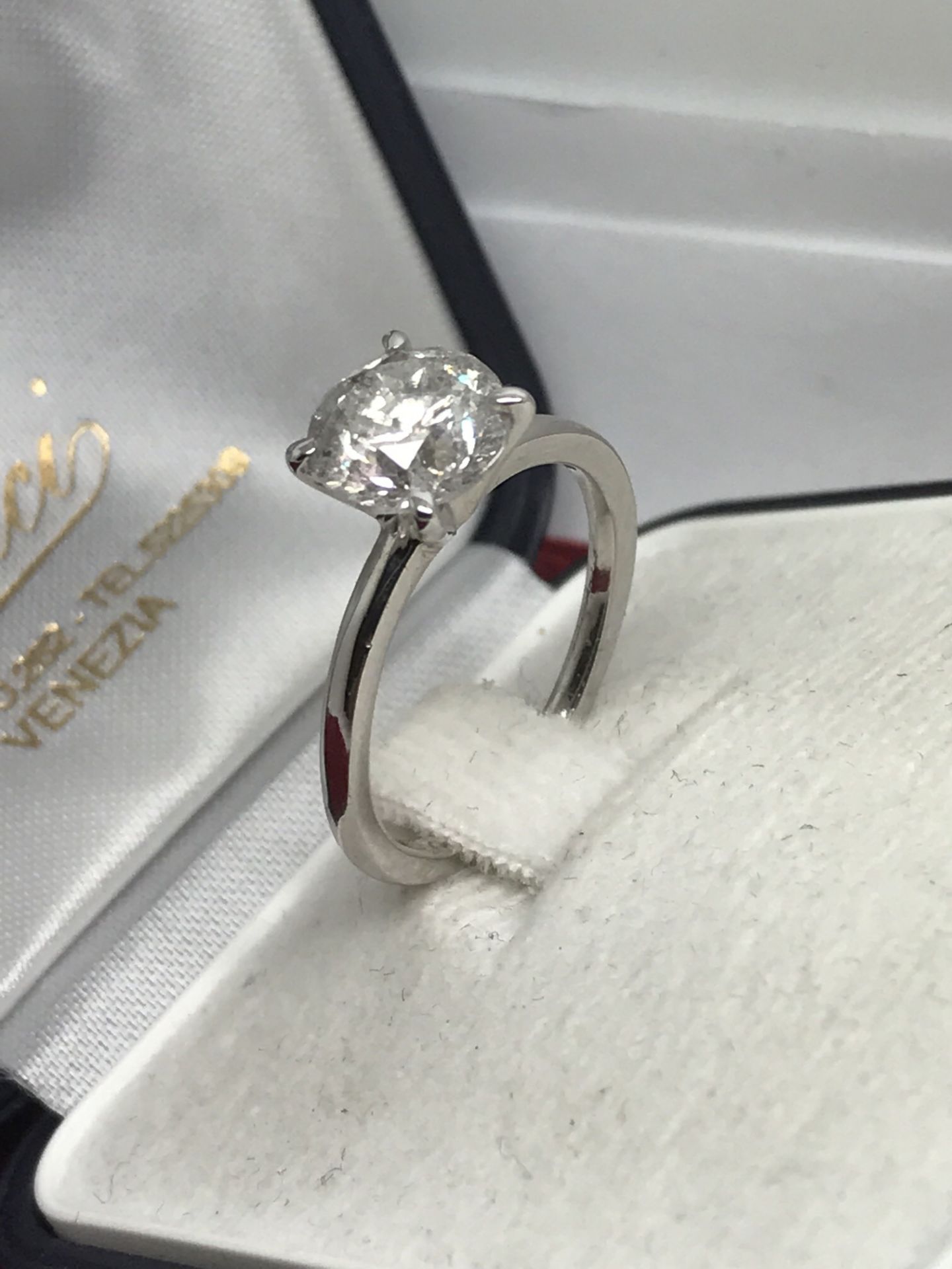 2.01ct DIAMOND SOLITAIRE RING