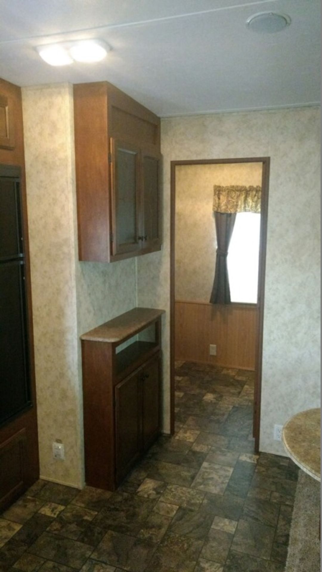 *2012 Coachman Chaparral Open Trail Camper - Image 10 of 14