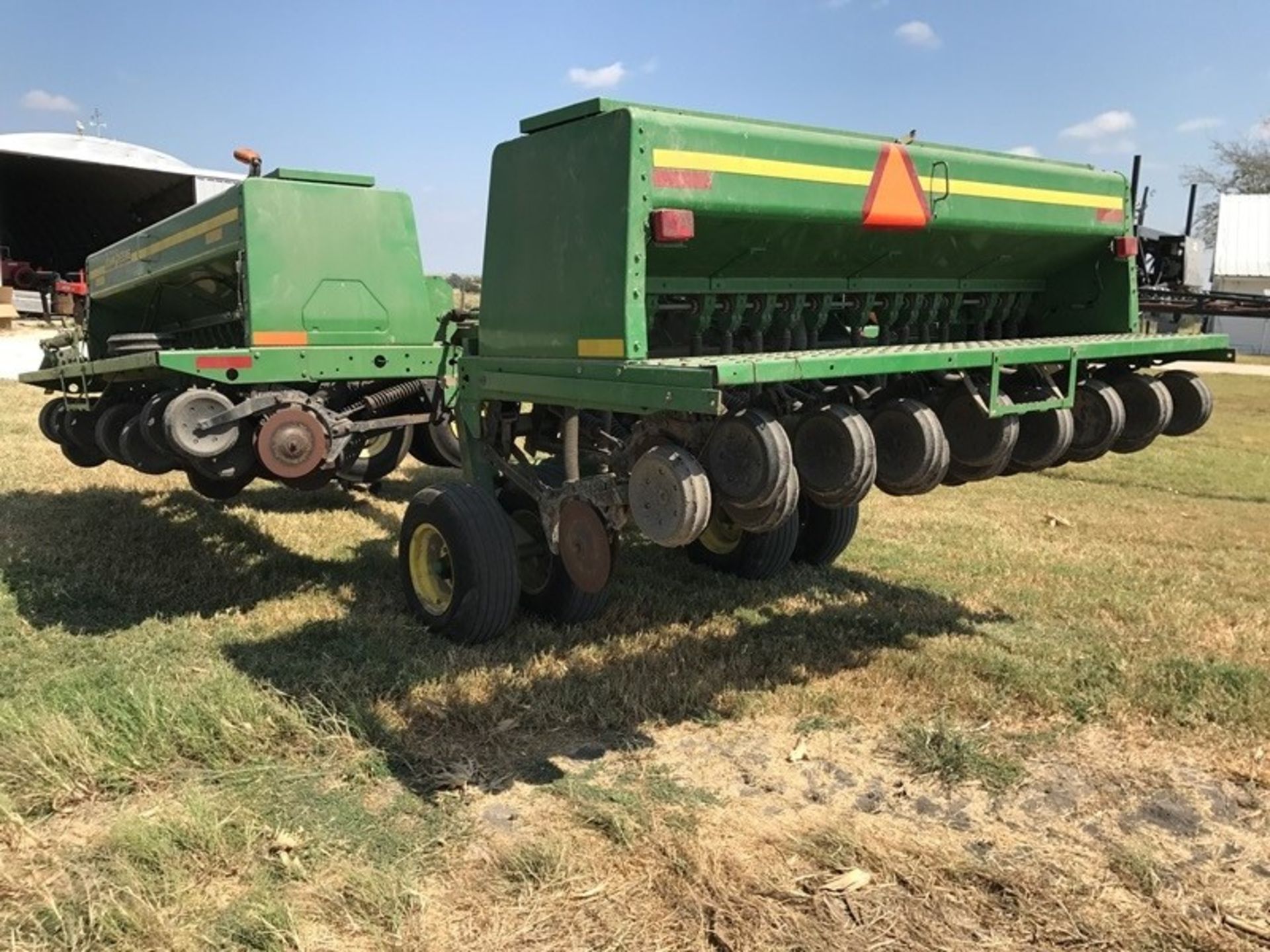 John Deere 455 30' Folding Grain Drill - Image 4 of 4