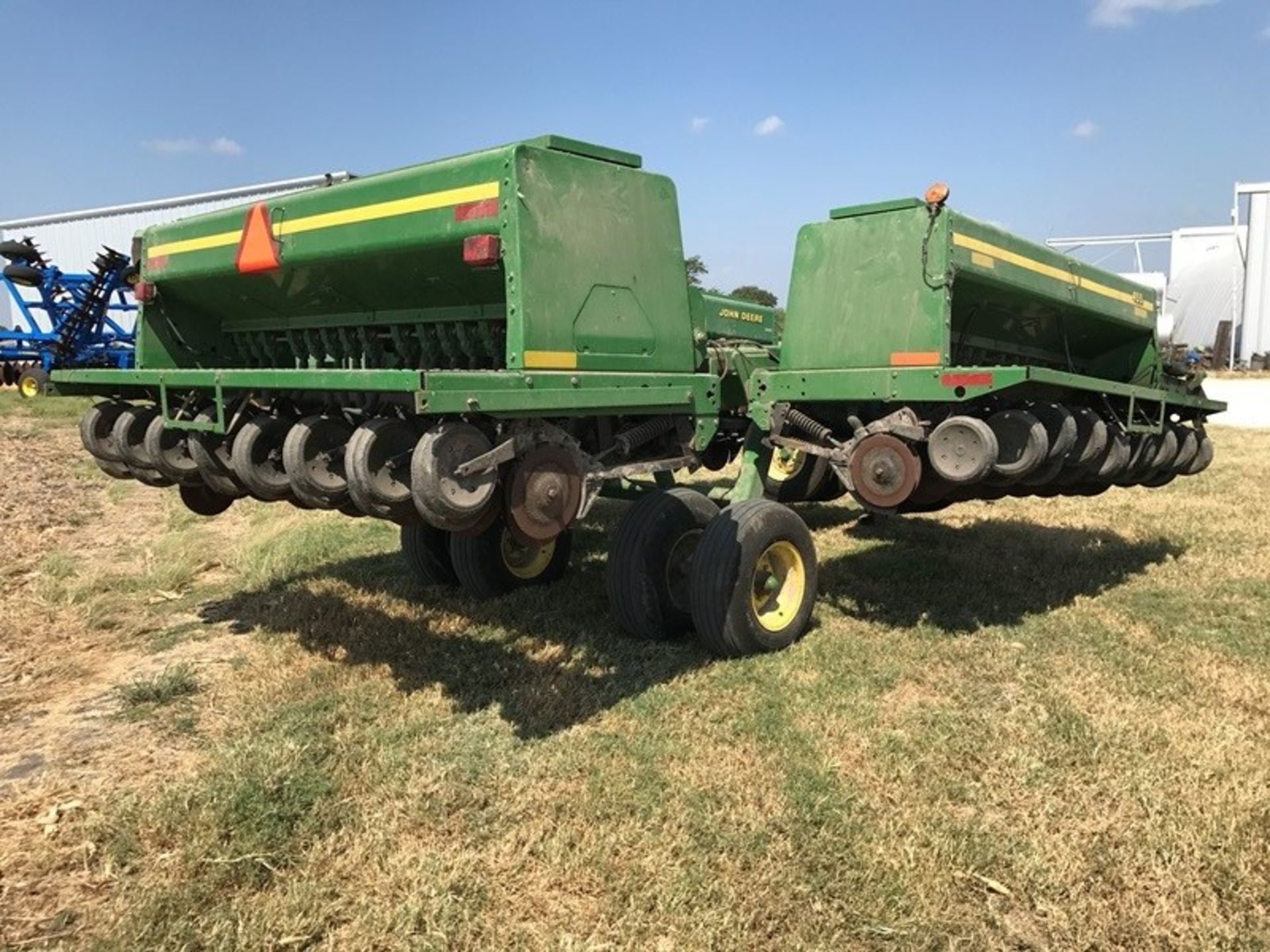 John Deere 455 30' Folding Grain Drill - Image 3 of 4