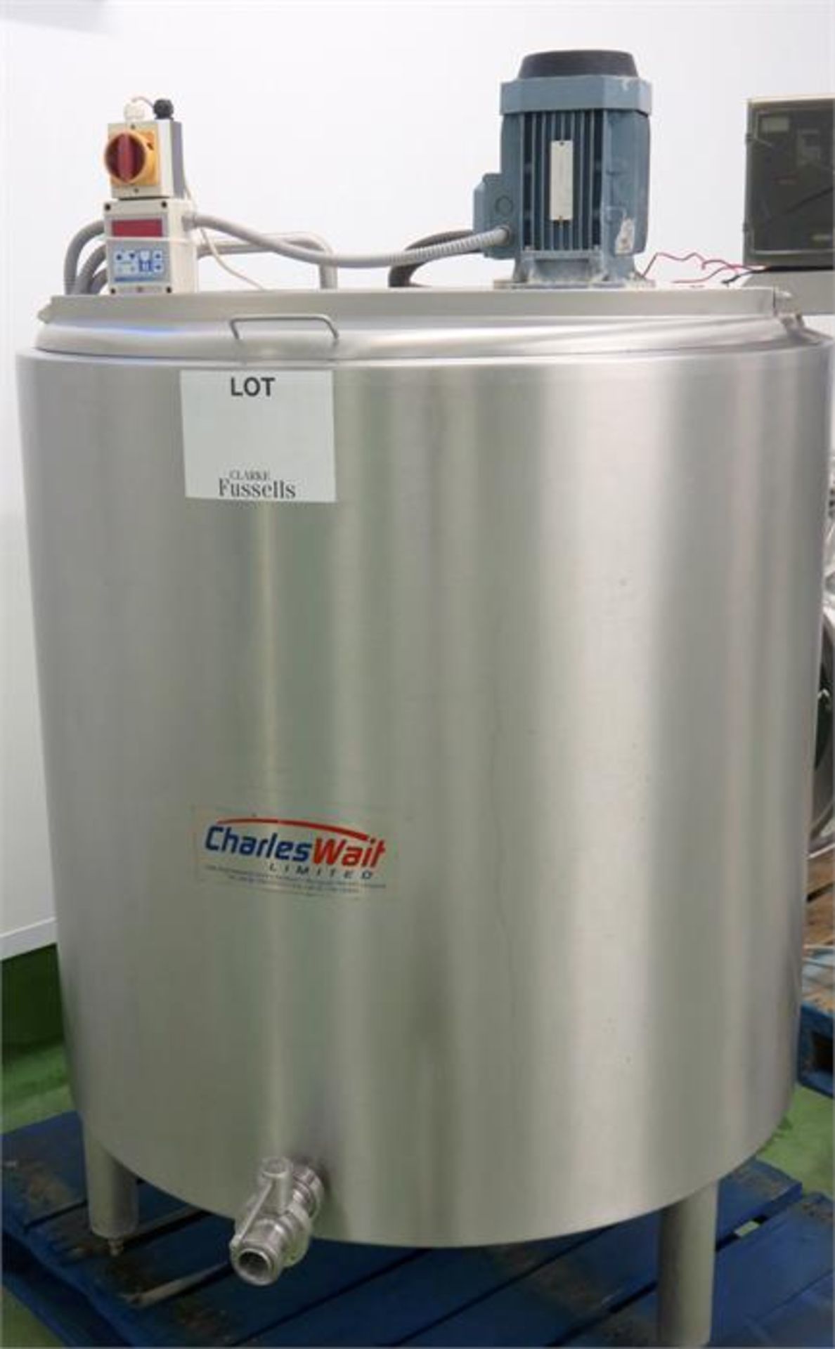 JACKETED MIXING TANK