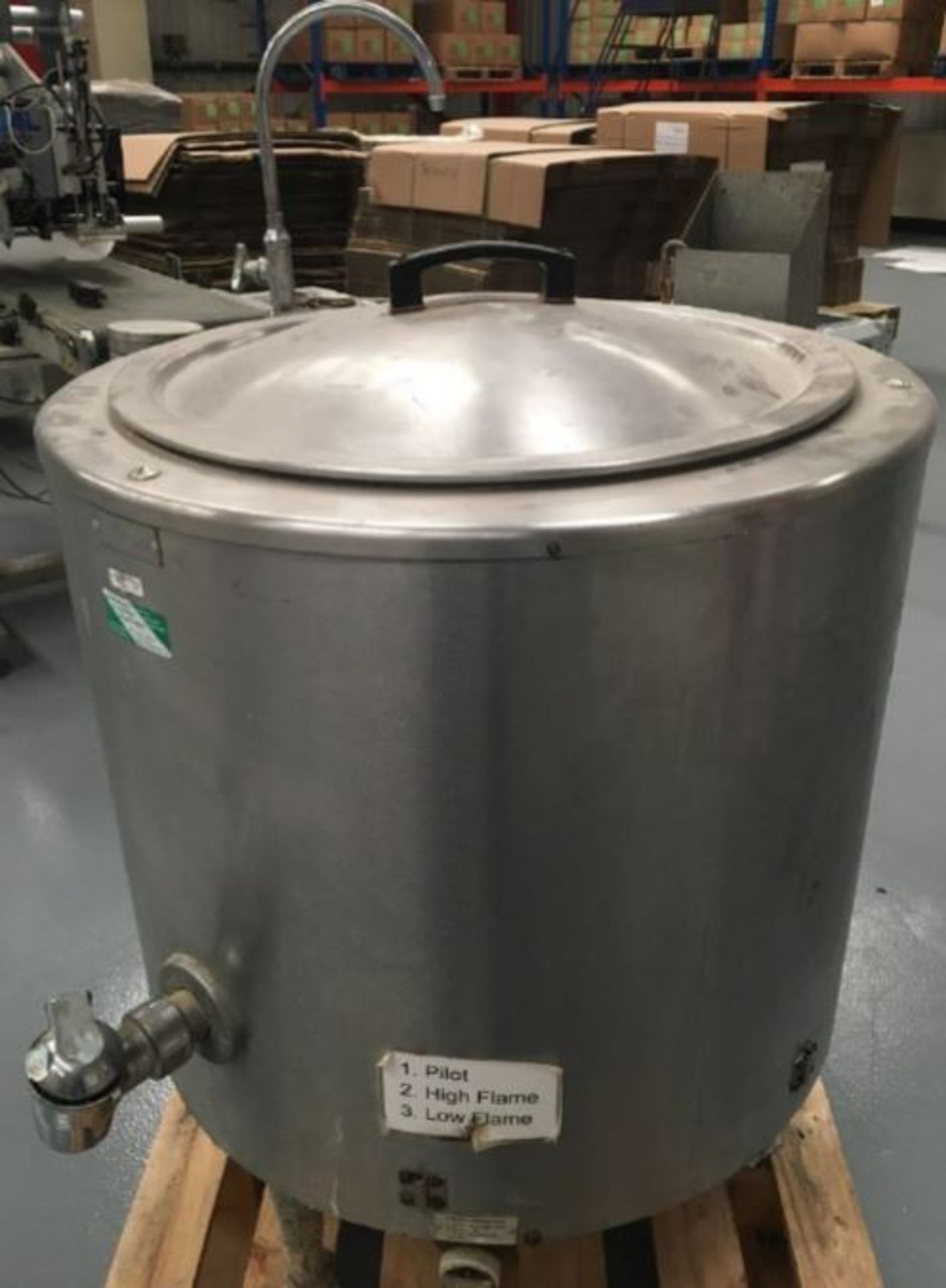 1 x Falcon gas heat boiling pan. Internal dimensions: 550mm diameter by 480mm depth. Complete with