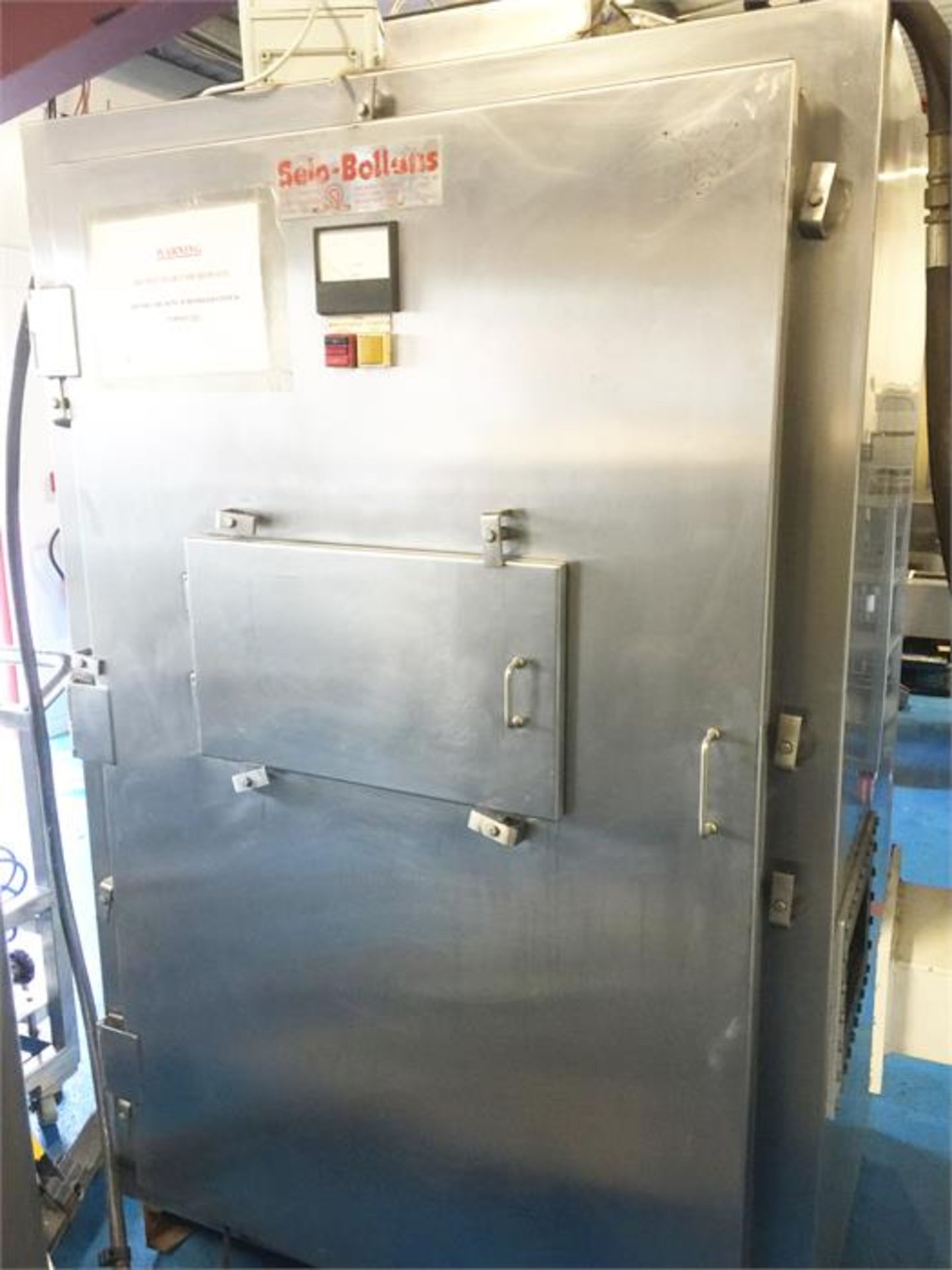 1 x Raytheon microwave oven. Previously used for defrosting boxes of meat prior to processing. - Image 4 of 8
