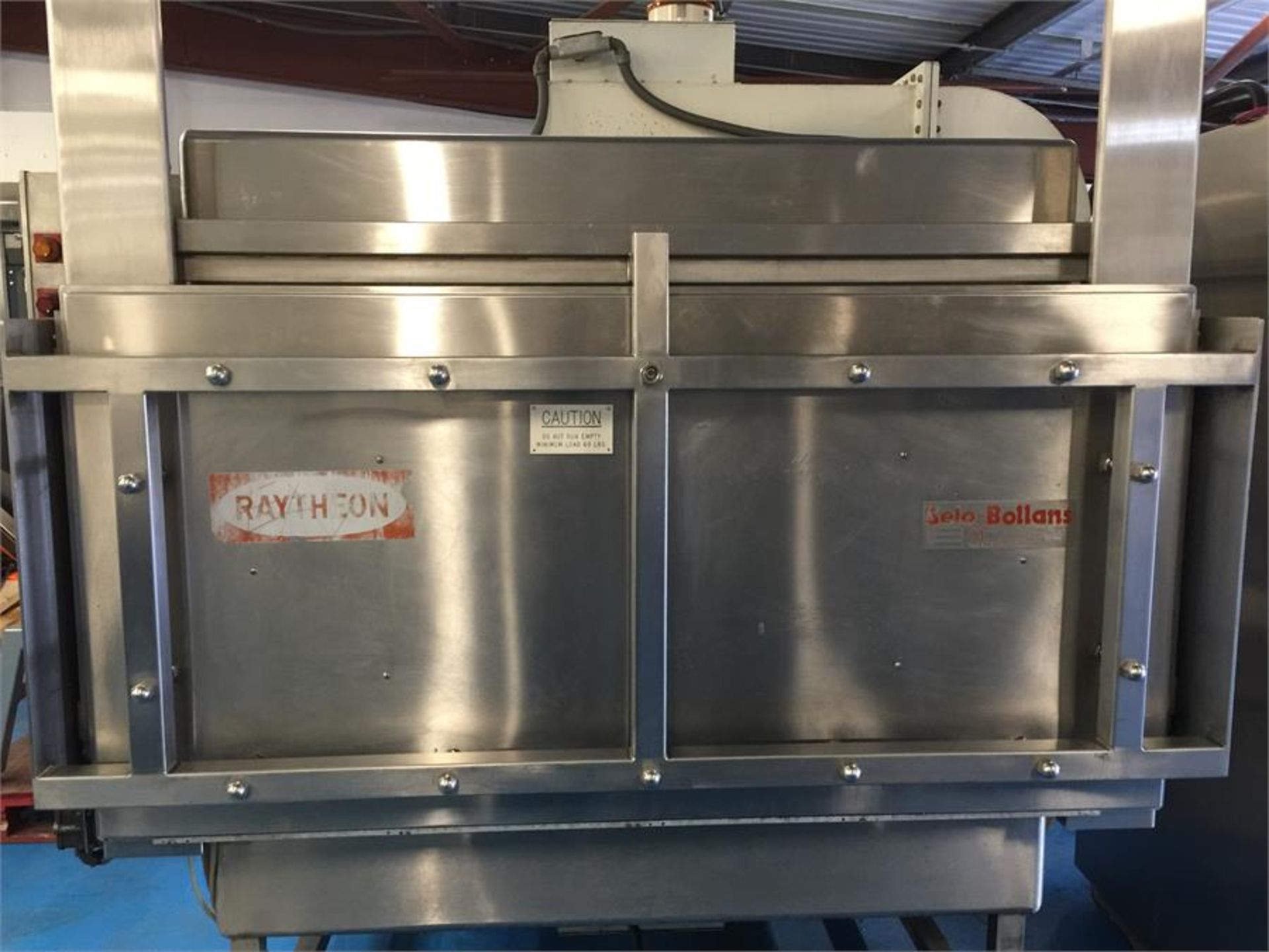 1 x Raytheon microwave oven. Previously used for defrosting boxes of meat prior to processing. - Image 2 of 8