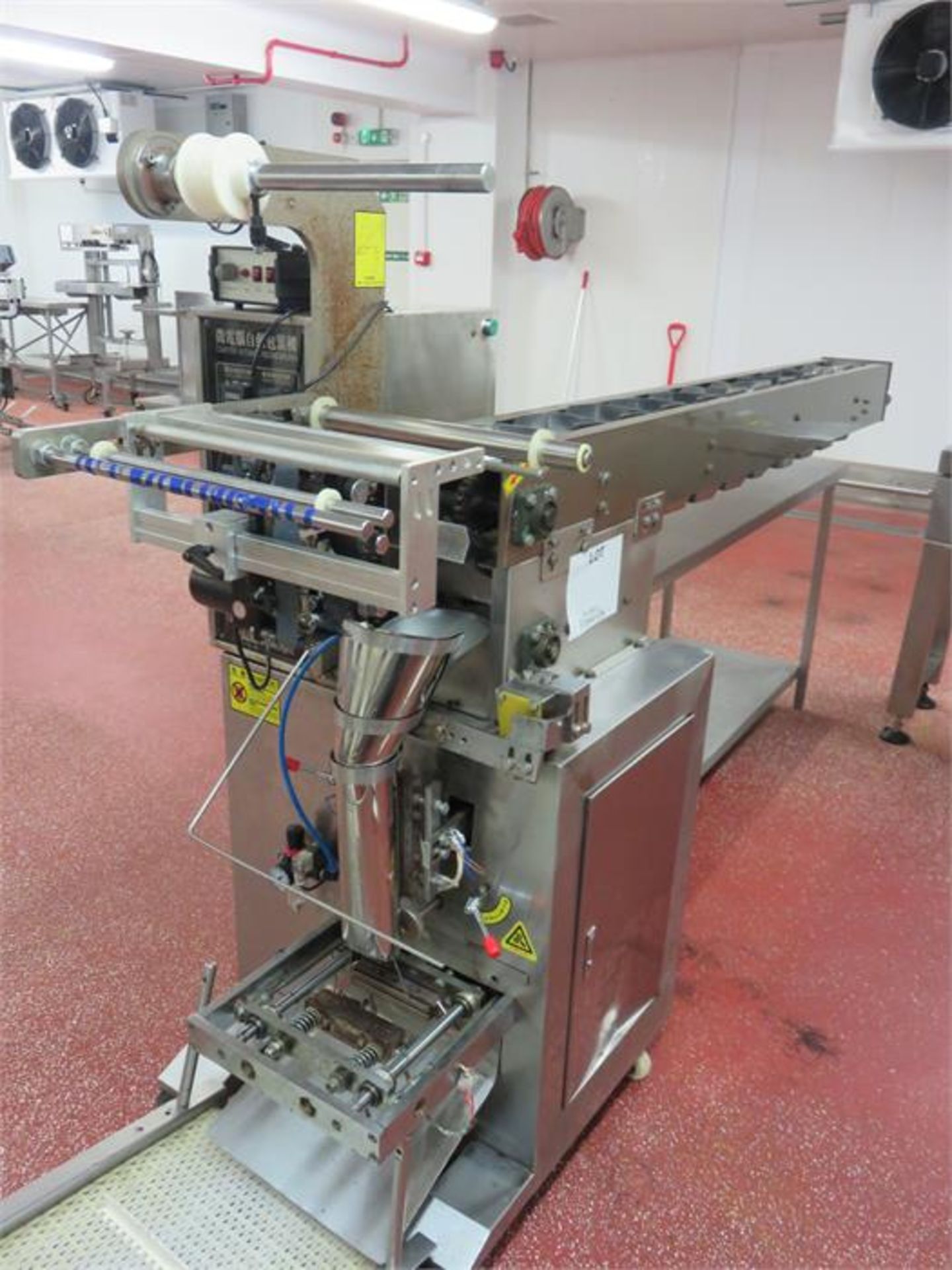 FORM, FILL AND SEAL PACKING MACHINE - Image 2 of 4