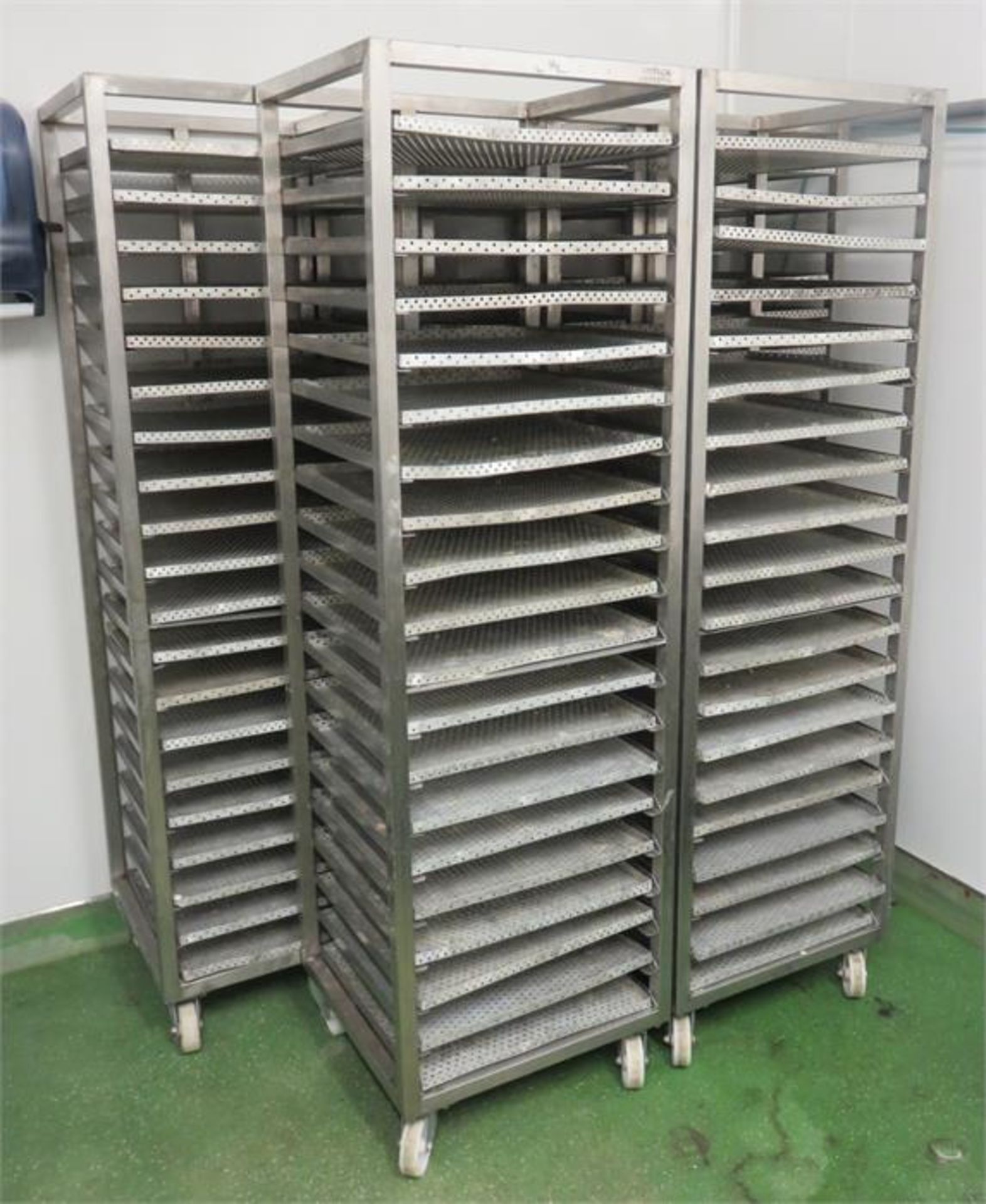 S/S TRAY RACKS - Image 2 of 4