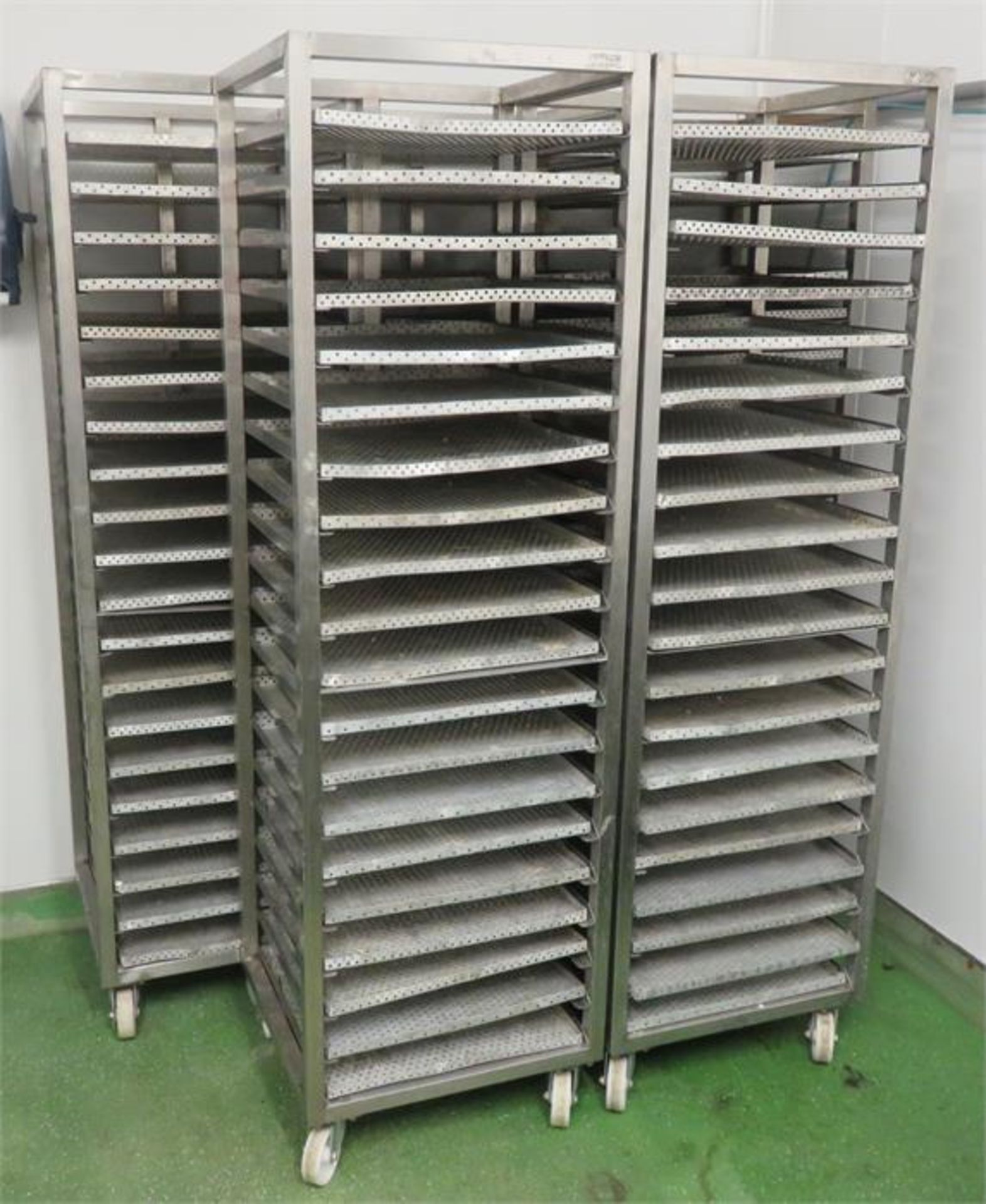 S/S TRAY RACKS