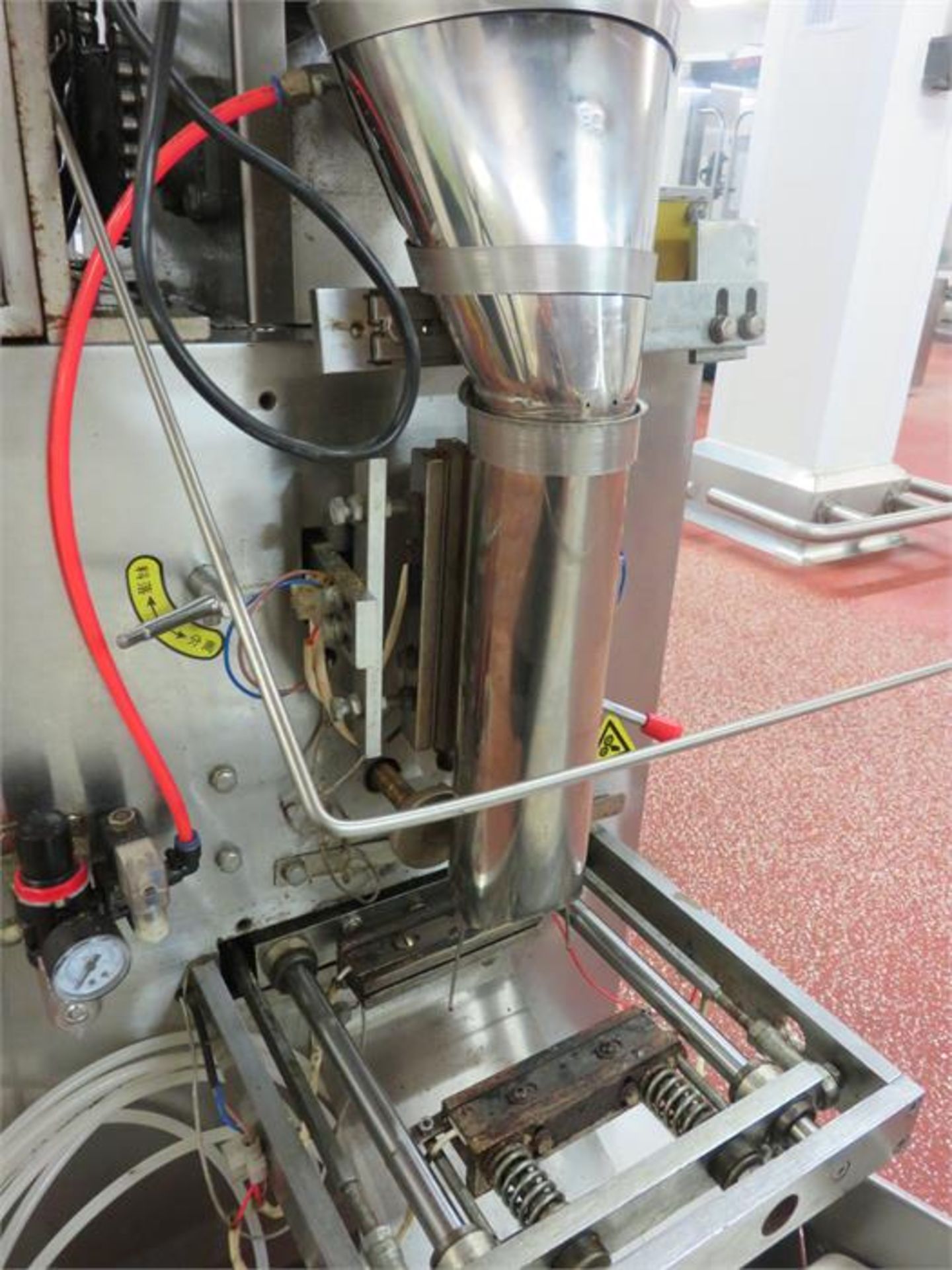 FORM, FILL AND SEAL PACKING MACHINE - Image 3 of 4