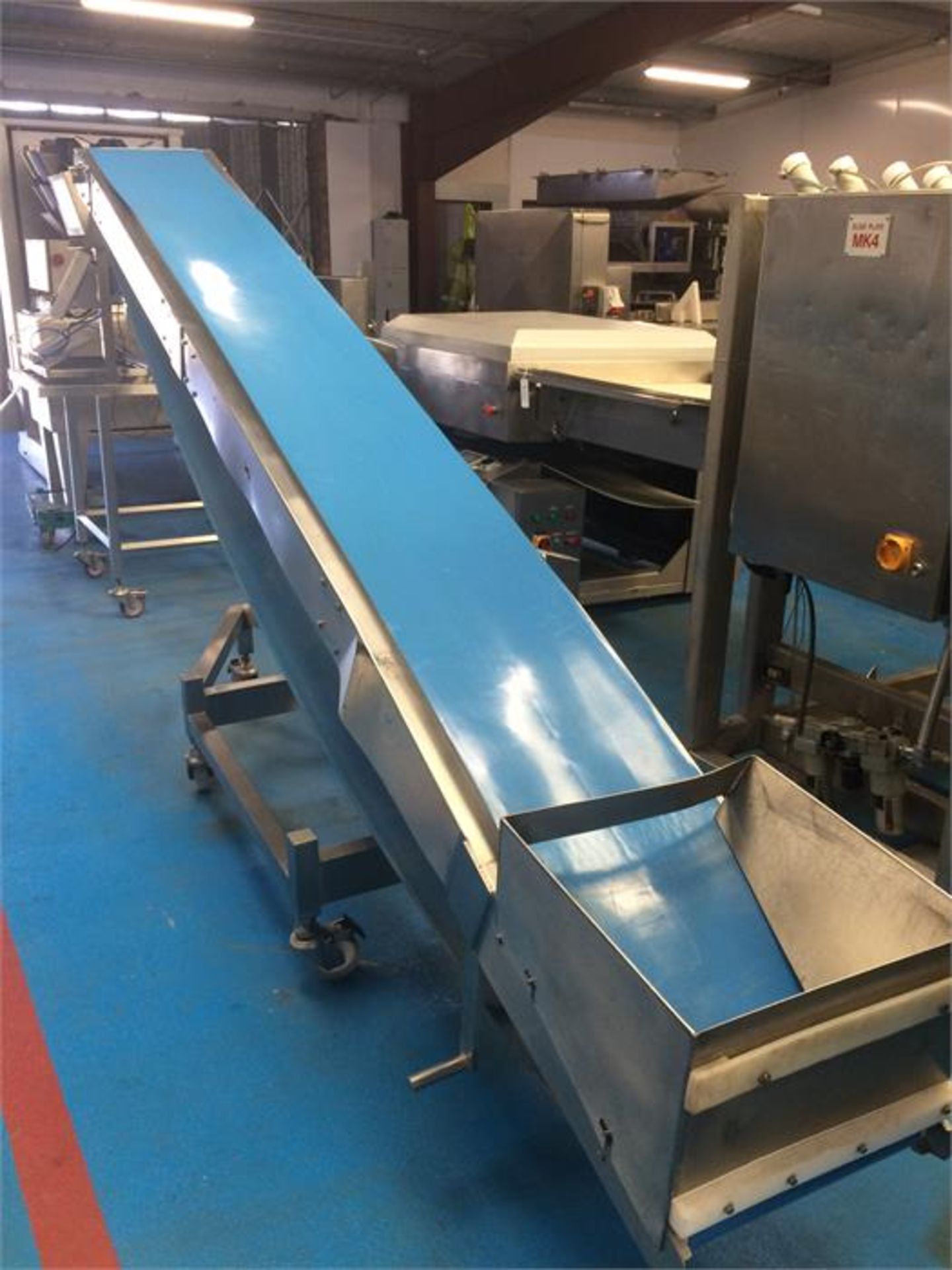 TRANSFER CONVEYOR