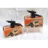 A pair of Britains 25 pounder Howitzer die cast guns No. 9705 (2)