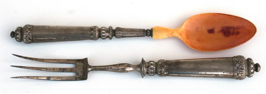 A pair of Continental silver handled servers.