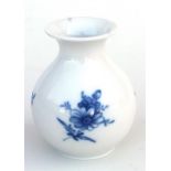 A Forstenberg Lottine pattern vase, 10cm high.