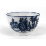 An 18th century blue & white tea bowl, decorated with Chinese figures, 8cm diameter.