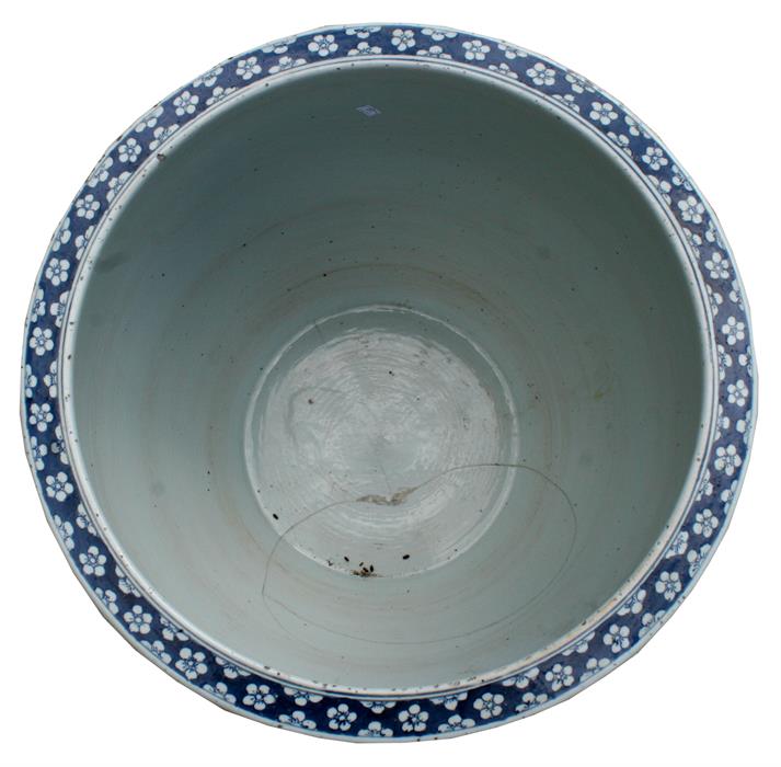 A large 19th century Chinese blue & white jardiniere decorated with birds and flowers in underglazed - Image 3 of 6