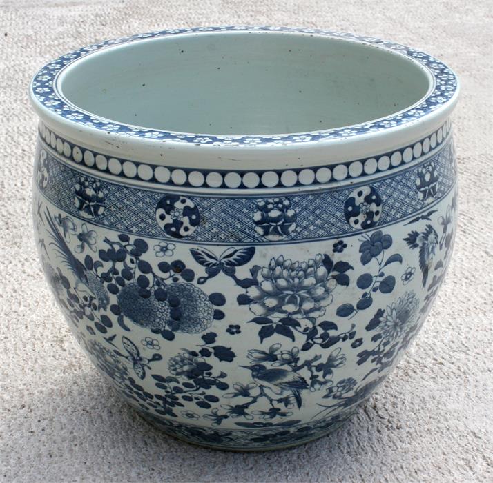 A large 19th century Chinese blue & white jardiniere decorated with birds and flowers in underglazed - Image 4 of 6