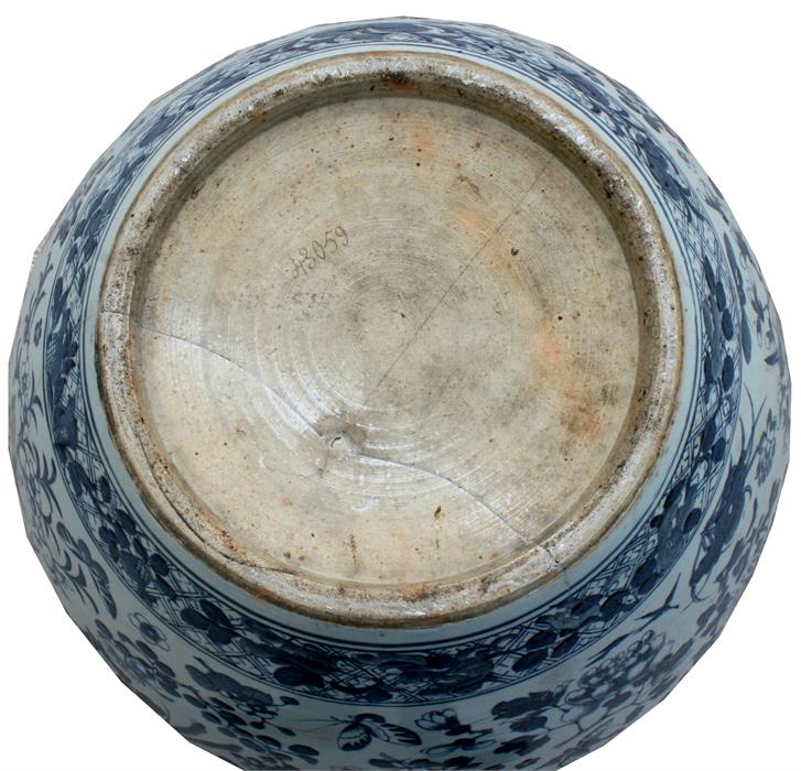 A large 19th century Chinese blue & white jardiniere decorated with birds and flowers in underglazed - Image 2 of 6