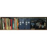 A quantity of vintage annuals and Dr Who memorabilia (box).