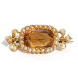 A Victorian citrine & seed pearl brooch, 3cm wide.