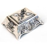 An Edward VII Mappin & Webb Art Nouveau silver box, with arabesque scenes and camel finial, the side