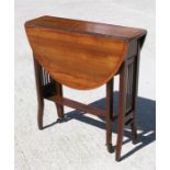 An Edwardian mahogany & satinwood banded Sutherland table, 59cm (23ins) wide.