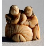 A 19th century Japanese Edo period netsuke, 2.5cm (1ins) high.