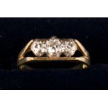 18ct gold & diamond 3 stone ring, size O, central stone approx 25 pts, others approx 20pts