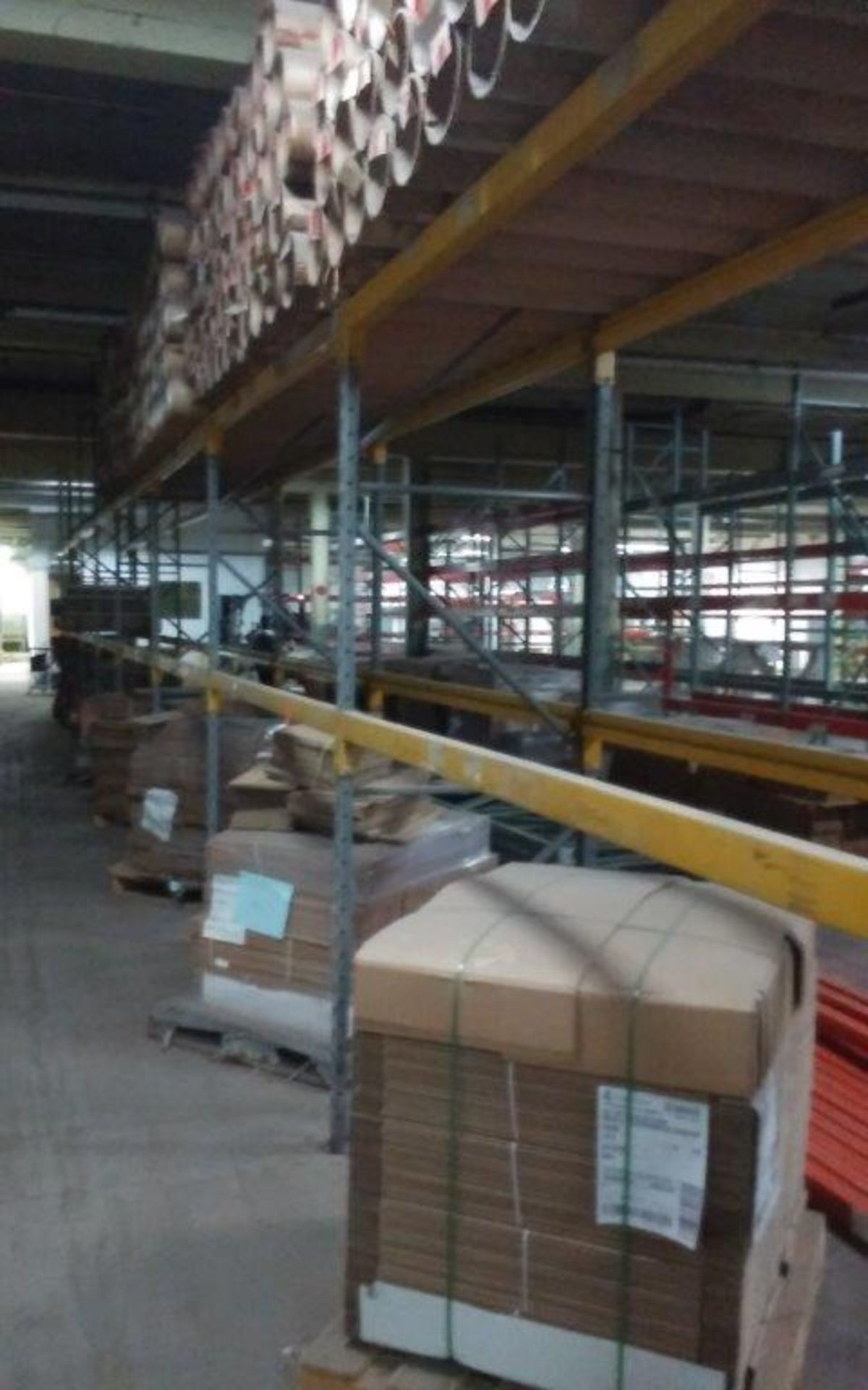 pallet racking section / section de racking, 24 uprights, 40 crossbeams